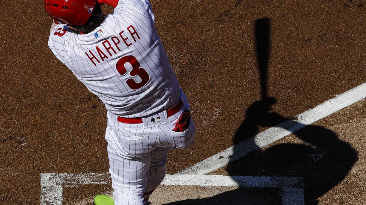 Harper a hit without connecting as Phils win debut