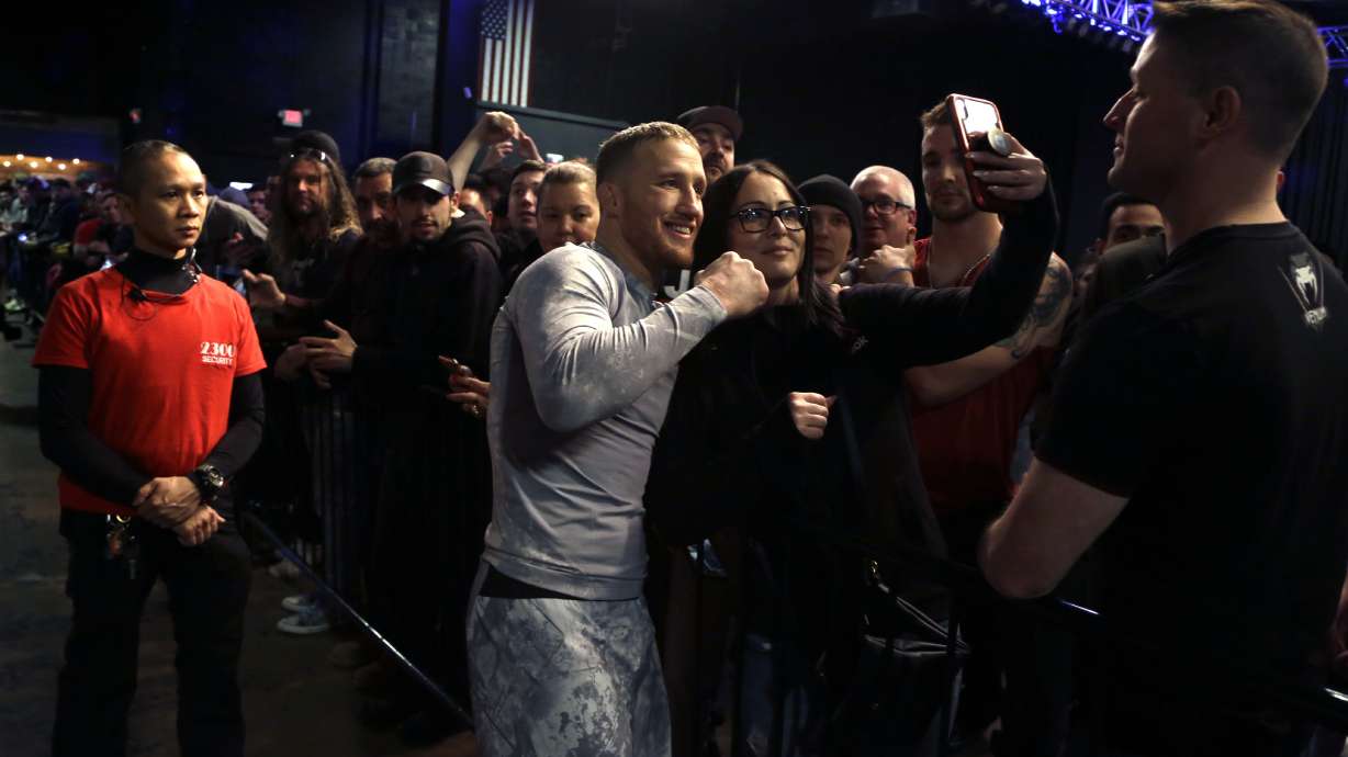 Salt Lake stunner: Gaethje kick-to-head knocks off Poirier for BMF belt at UFC 291