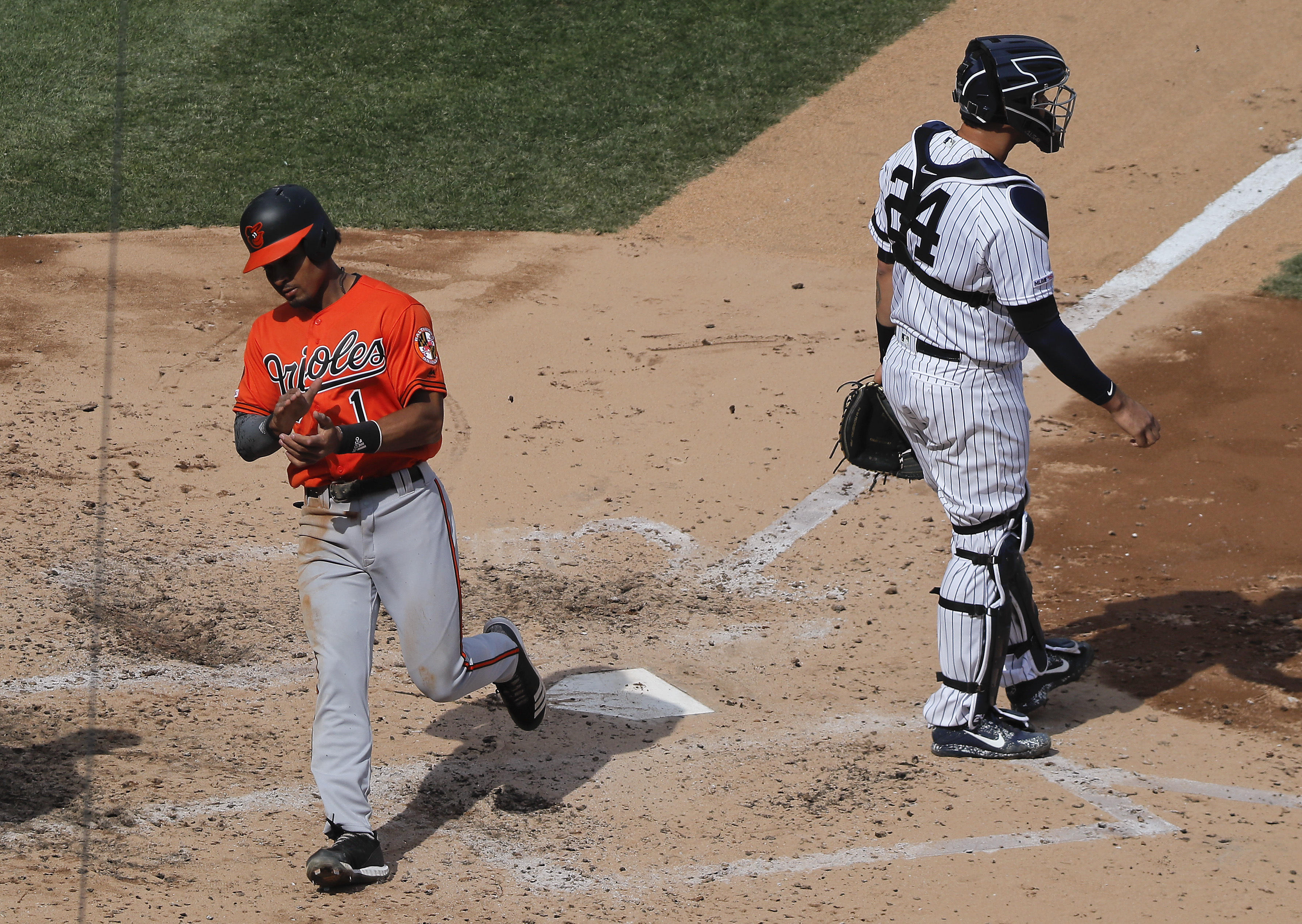 Hyde gets 1st win as manager, Orioles beat Yankees 5-3