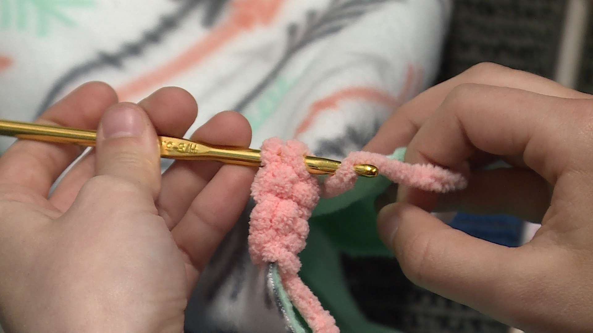 Eagle Mountain students make blankets for families of fallen first responders