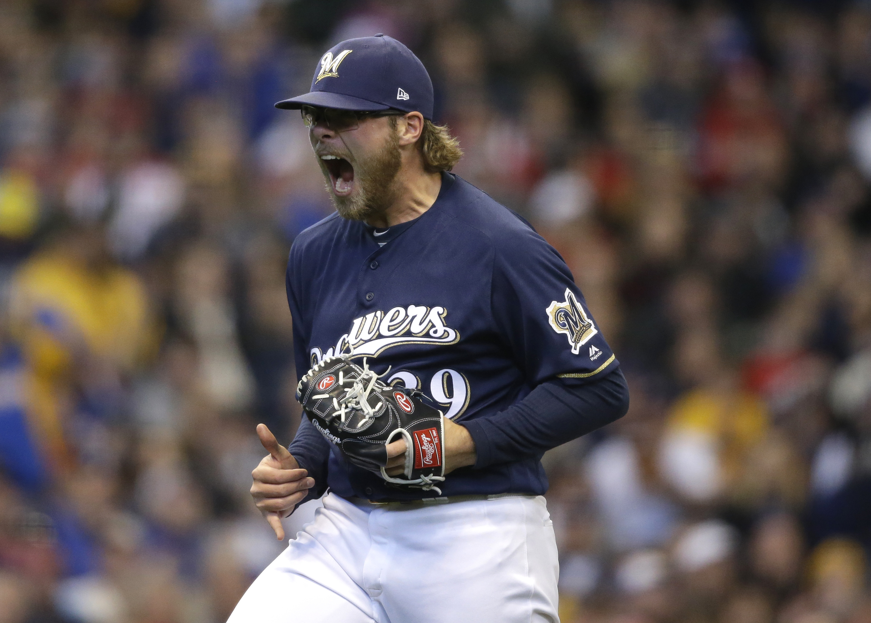 Yelich powers Brewers to dramatic 5-4 win over Cardinals