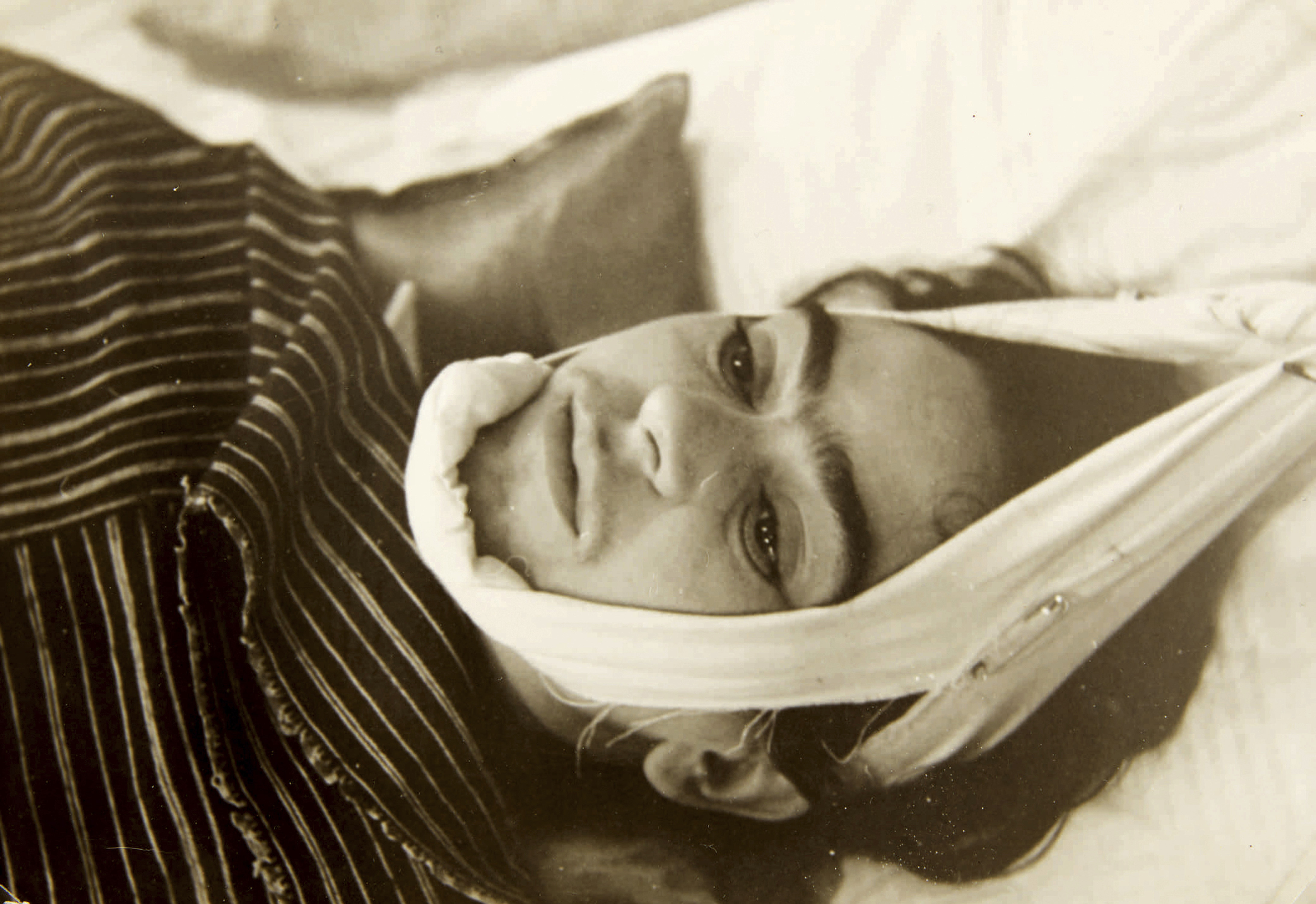 Unseen photos of Frida Kahlo by her lover to be auctioned