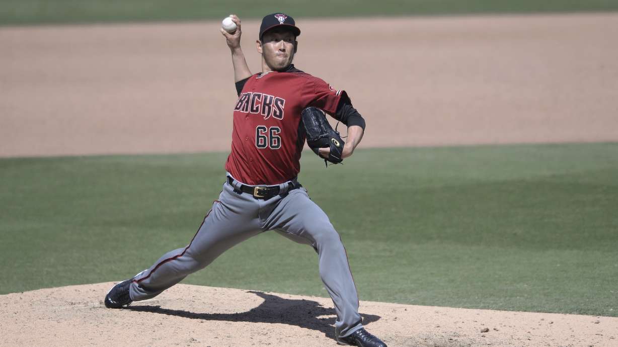 Machado hits 1st homer for Padres in 4-1 win vs Arizona