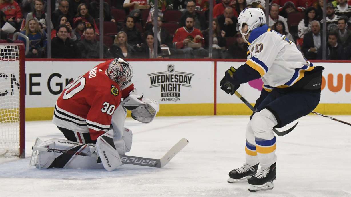 Toews, Kane lead Blackhawks past Blues in shootout