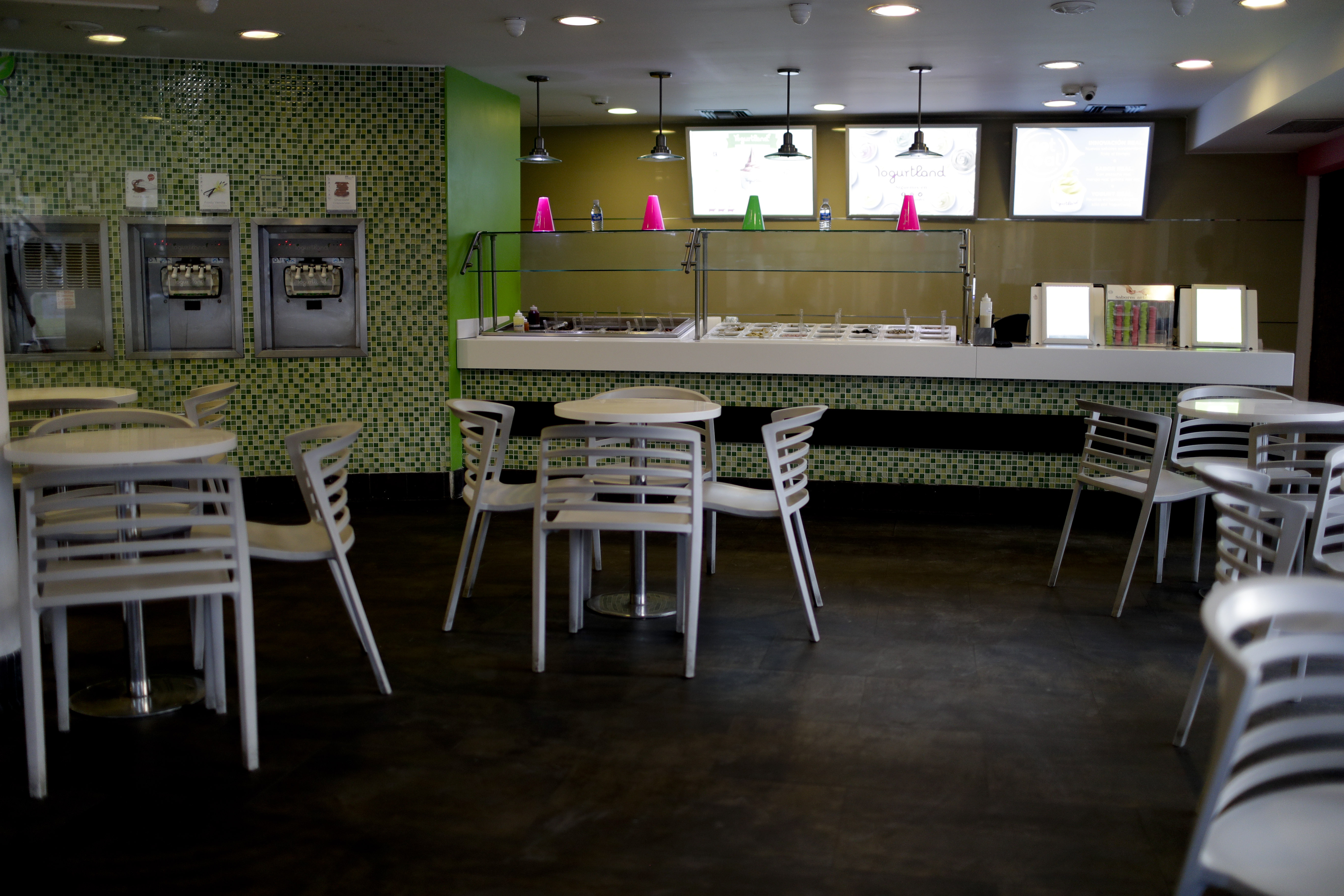 AP PHOTOS: As the sun sets, Venezuela's capital empties