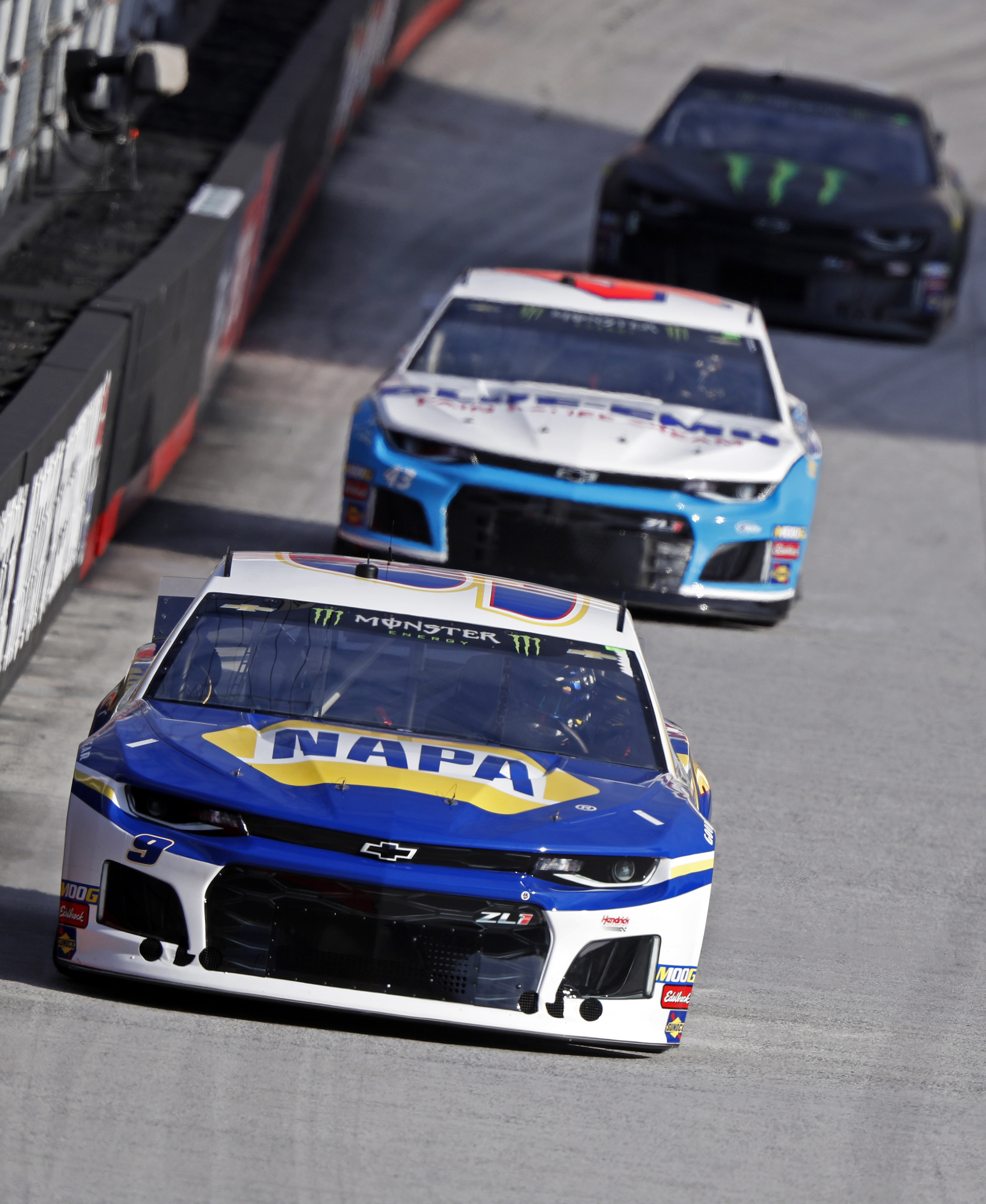 Kyle Busch beats brother to grab 8th Bristol win