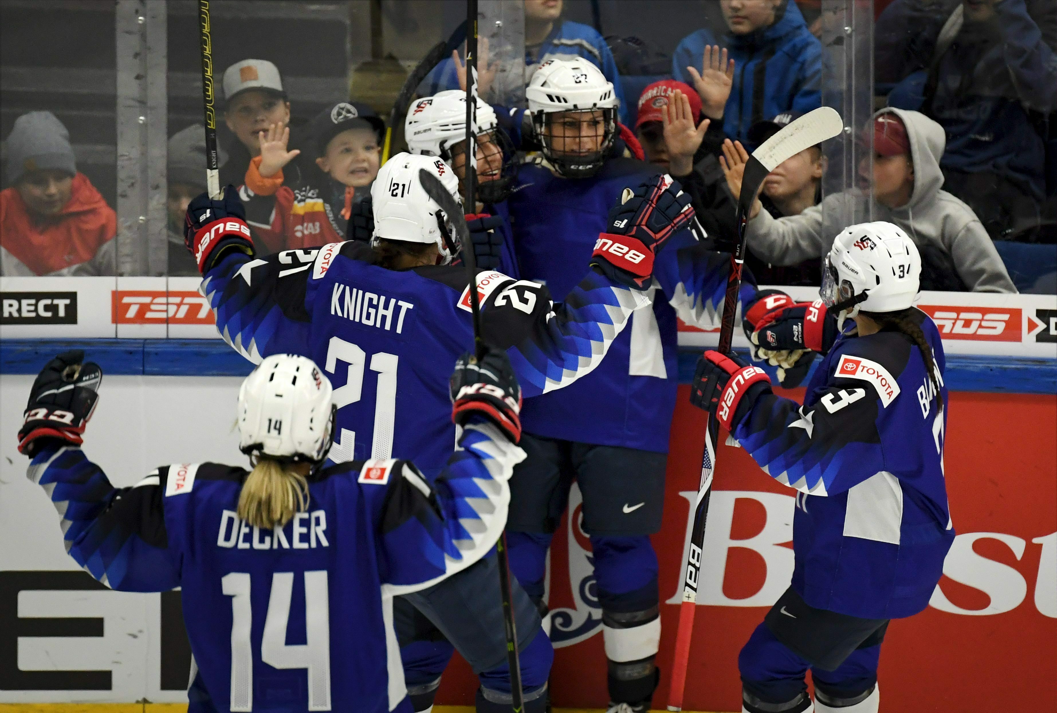 US women shut out Switzerland 8-0 in pool play at worlds