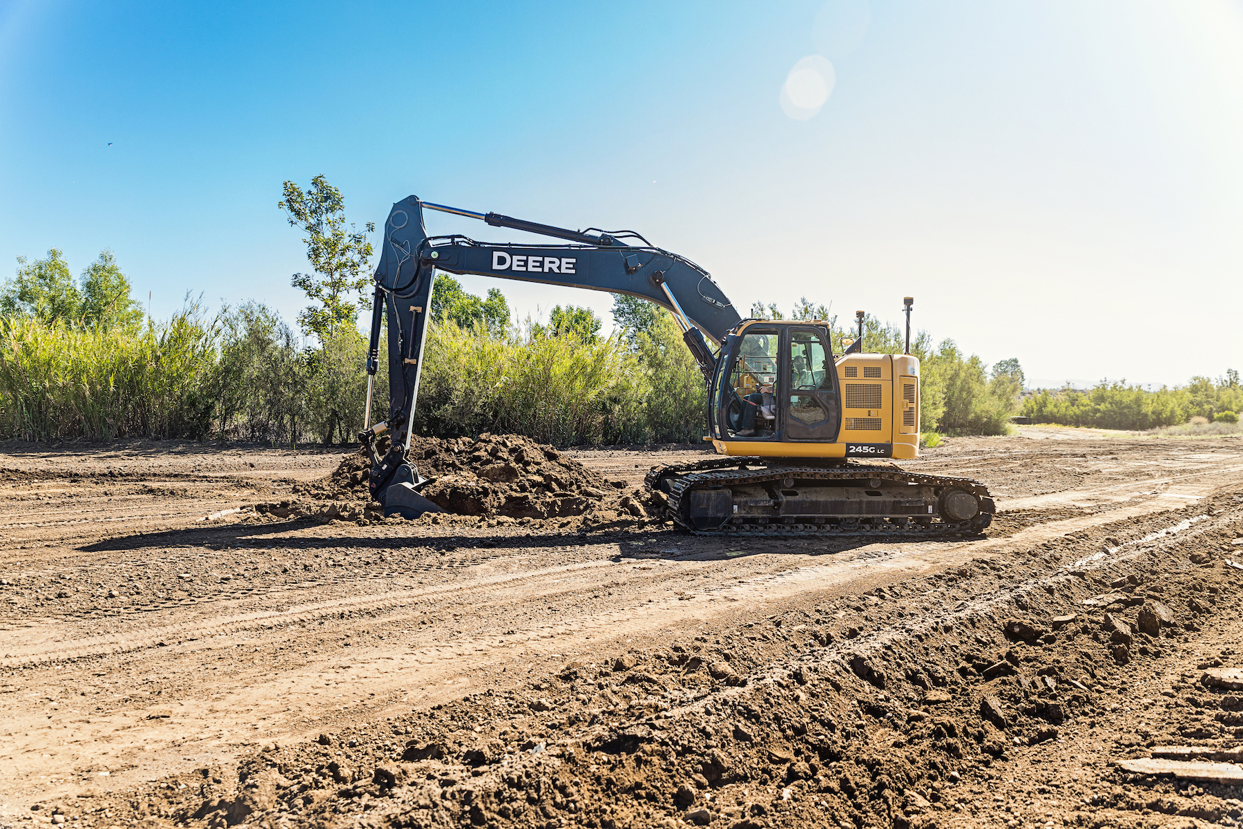 New Topcon Automatic Excavator System Featuring Fingertip Control