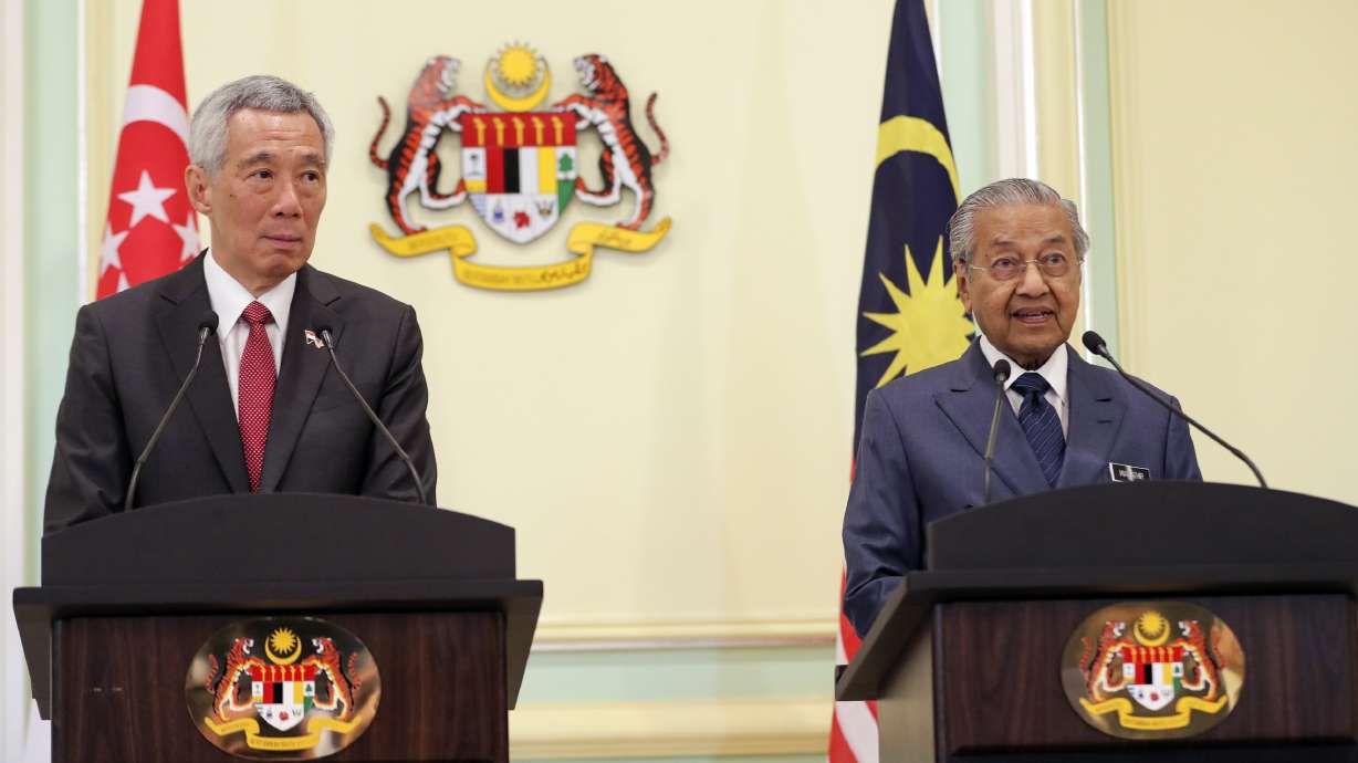 Singapore PM defends proposed law combating fake online news