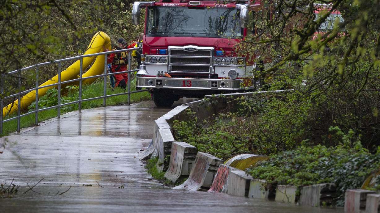 Flooding forces evacuations for 2nd day in Oregon