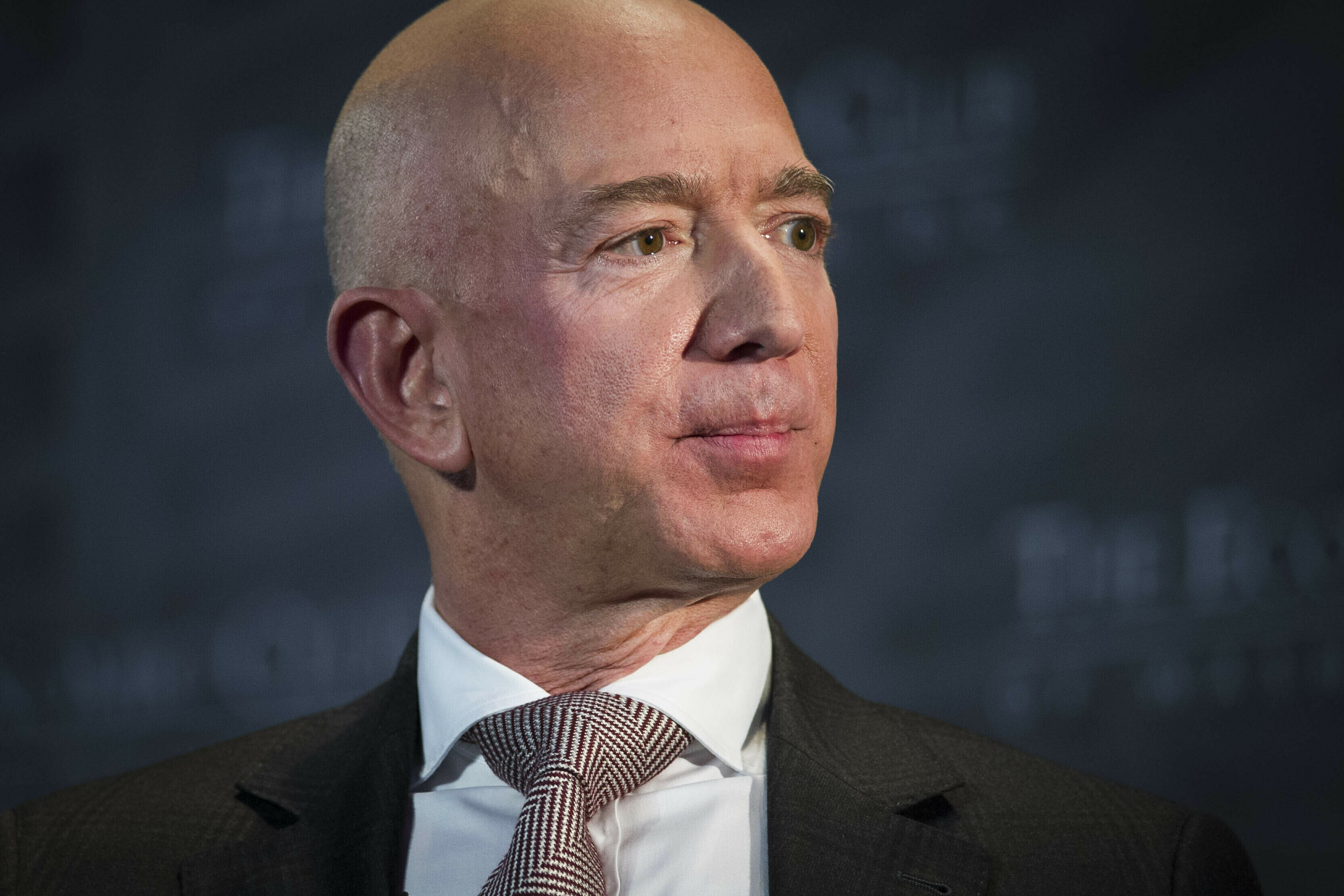 Bezos, hunting for big wins, is comfortable with big fails