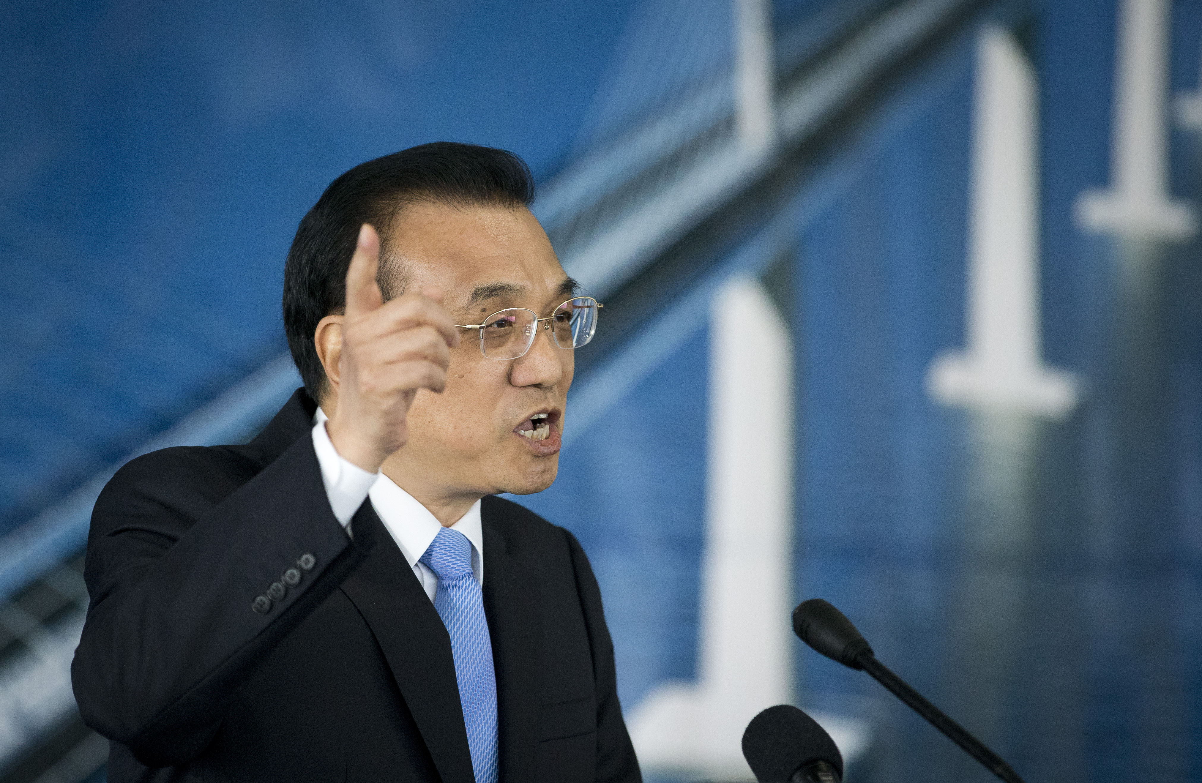 Chinese PM visits bridge in Croatia being built by China