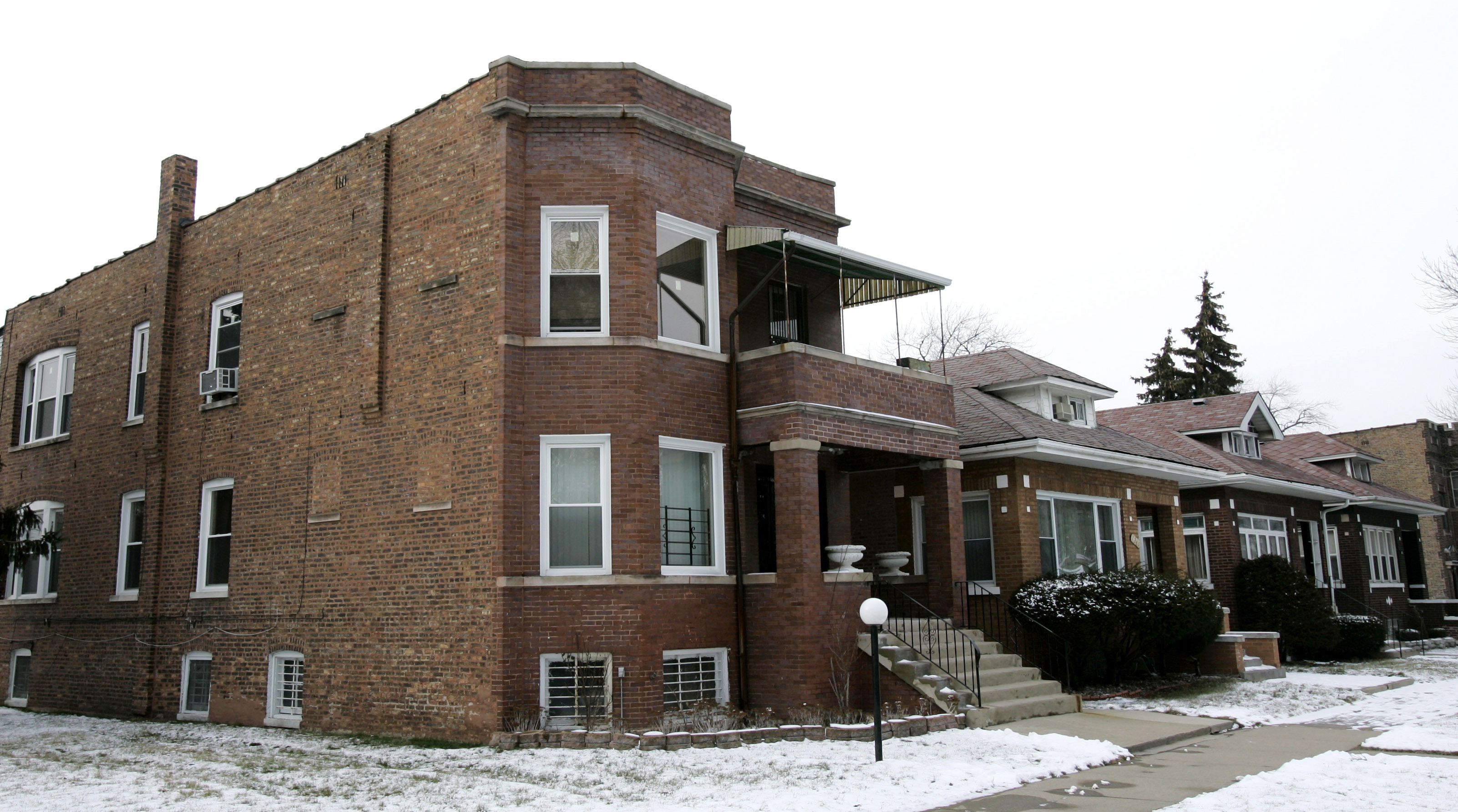Chicago building once home to Al Capone and family sold