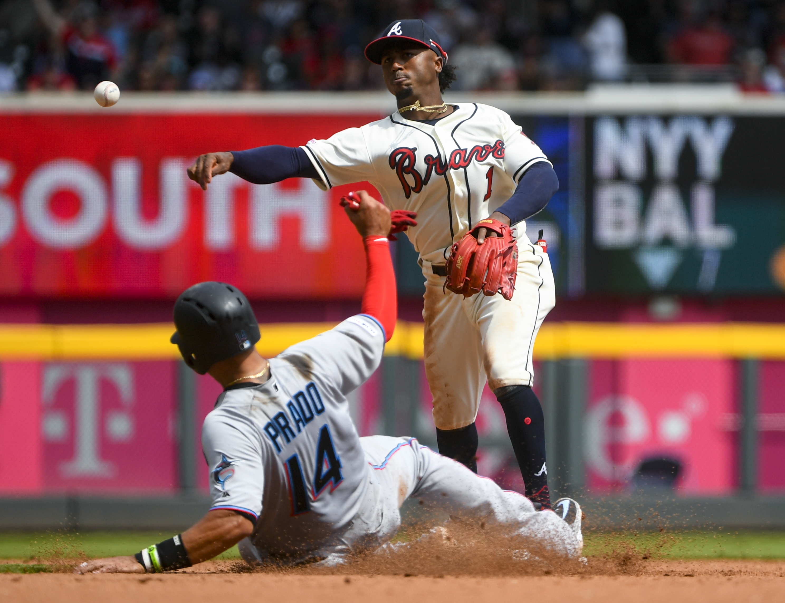 Ozzie Albies, Braves agree to $35M, 7-year contract