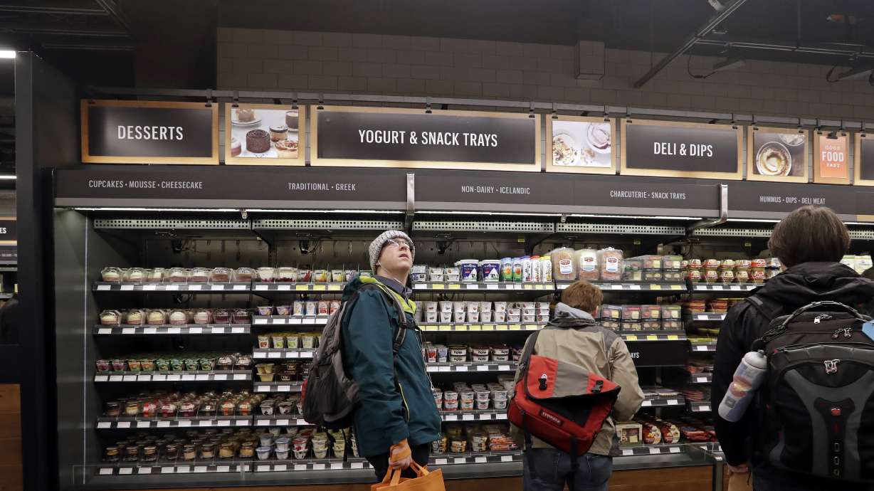 As cashless stores grow, so does the backlash