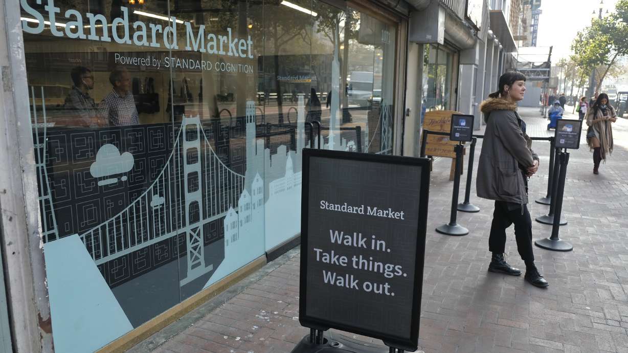 As cashless stores grow, so does the backlash