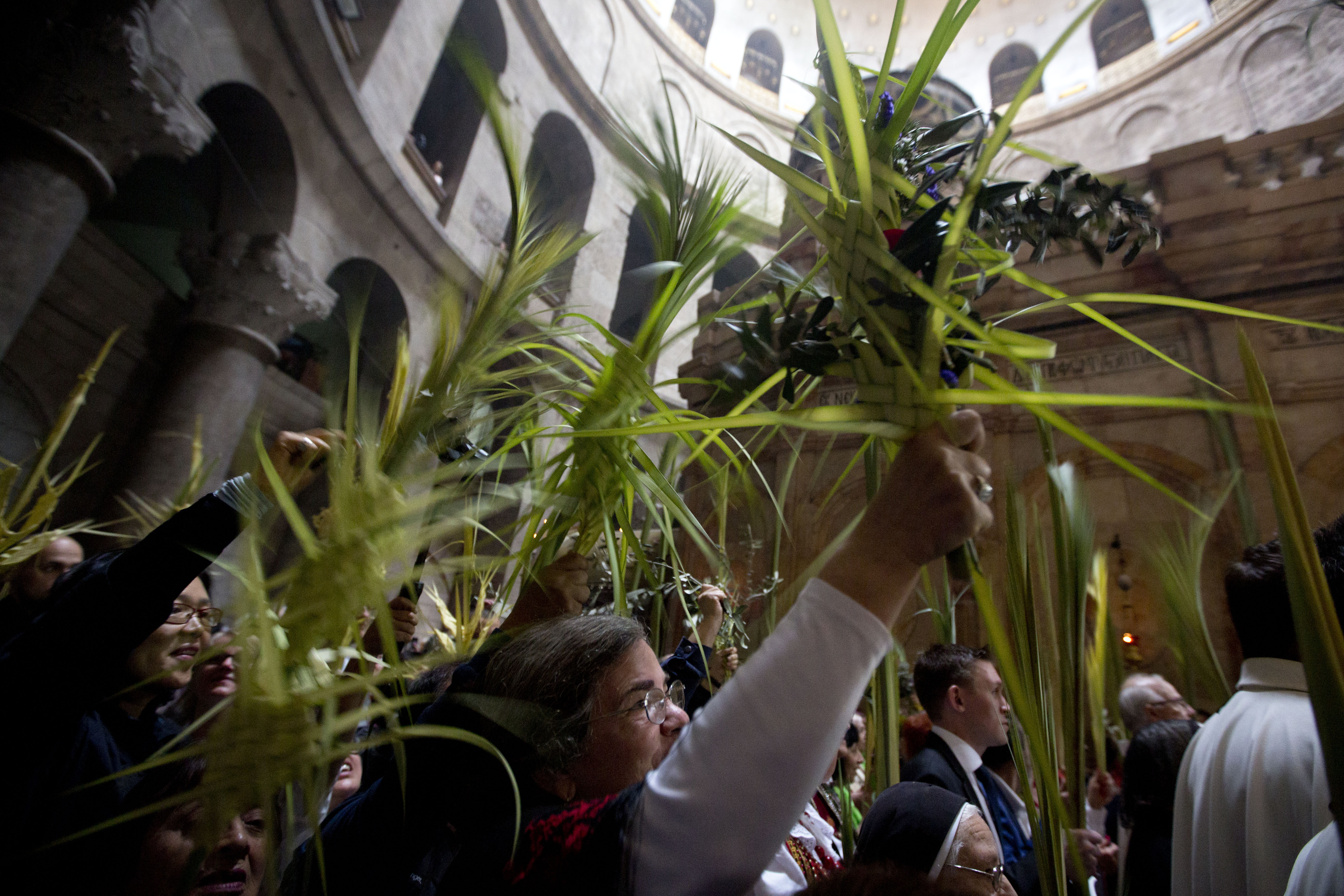 Thousands of pilgrims mark Palm Sunday in Jerusalem