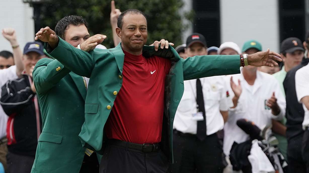 Tiger Woods wins Masters for 1st major title in 11 years