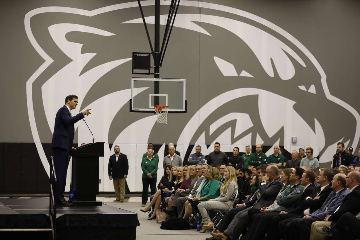 New Utah Valley mens' basketball coach Mark Madsen, left, is joined by his wife Hannah and family as he is welcomed by the Wolverines at a press conference, Monday, April 15, 2019 in Orem, Utah. (Photo: Jay Drowns, Utah Valley University)