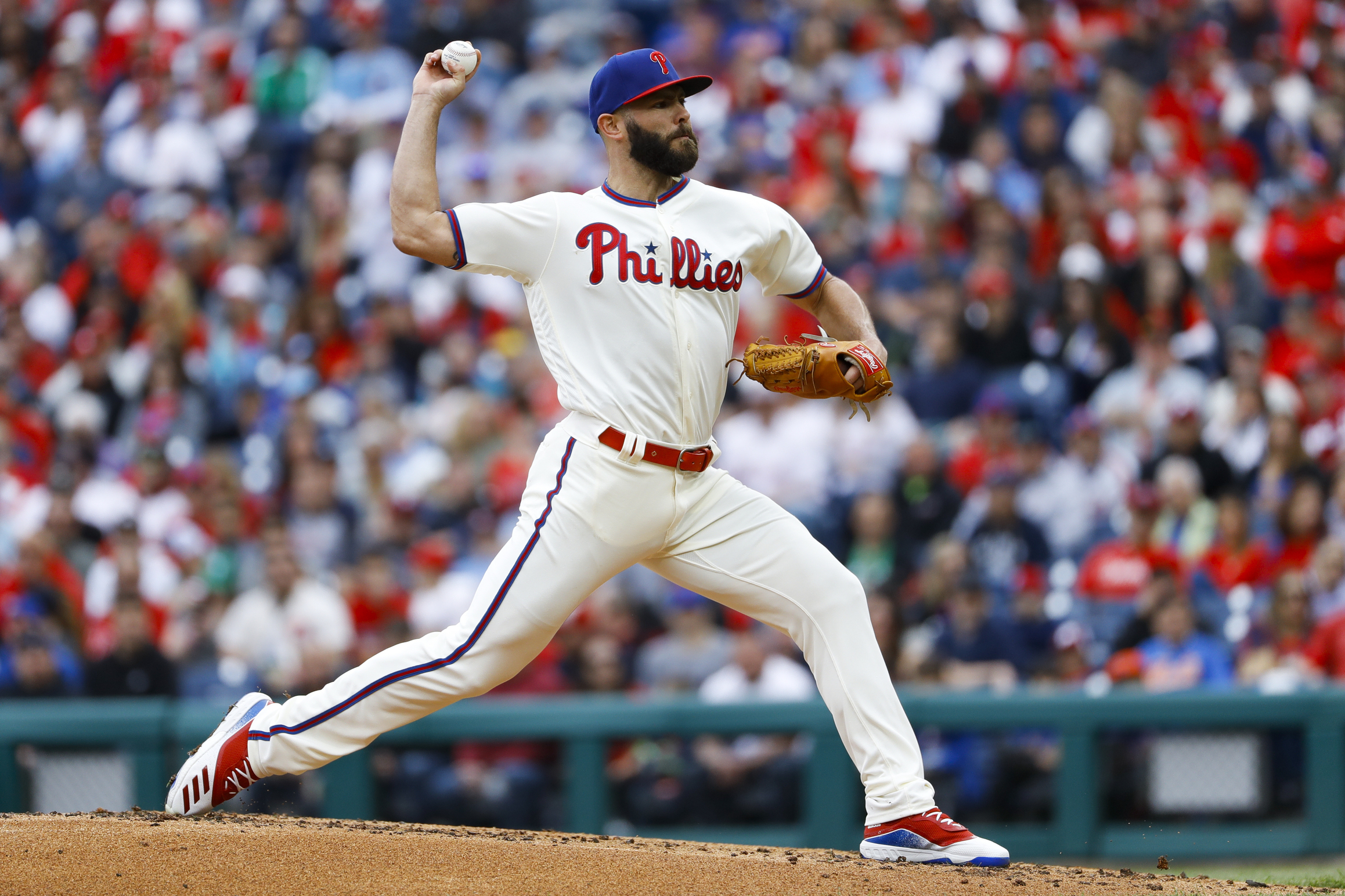 Arrieta pitches into 9th, Phillies hold off Mets 3-2