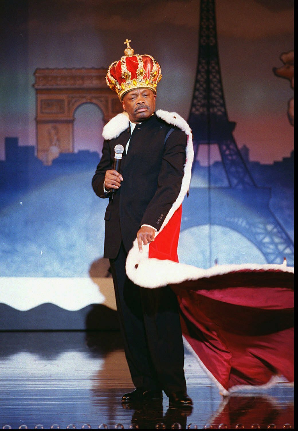 San Francisco's campy "Beach Blanket Babylon" show to end