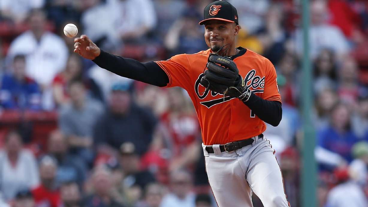 Pedroia gets good news on latest knee injury