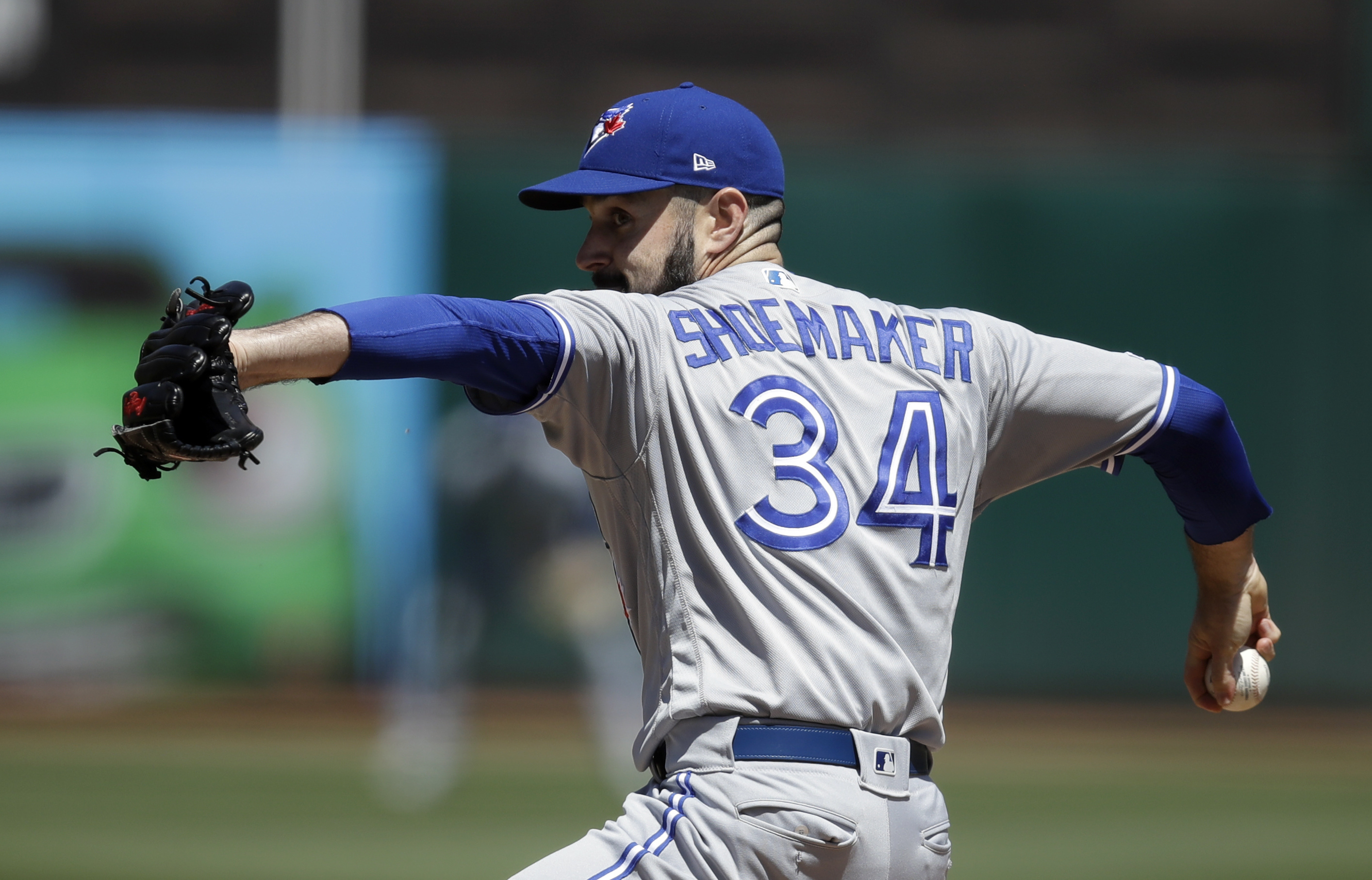 Blue Jays lose Shoemaker to knee injury, beat Athletics 10-1