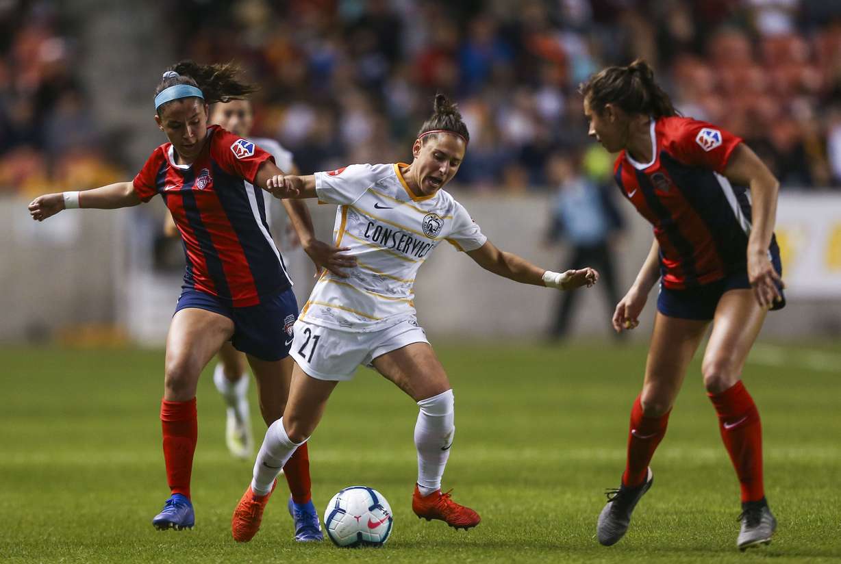 Utah Royals FC Vero Boquete (21) dribbles the ball against the Washington Spirit at Rio Tinto Stadium in Sandy on Saturday, April 20, 2019. (Photo: Silas Walker, KSL)