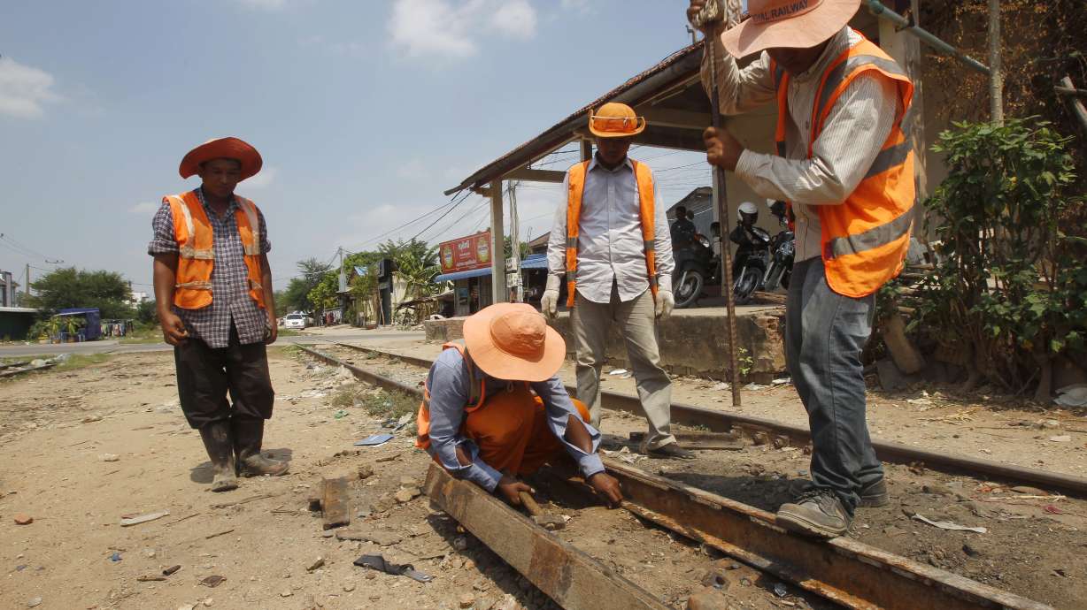 Cambodian and Thai leaders mark reopening of rail link