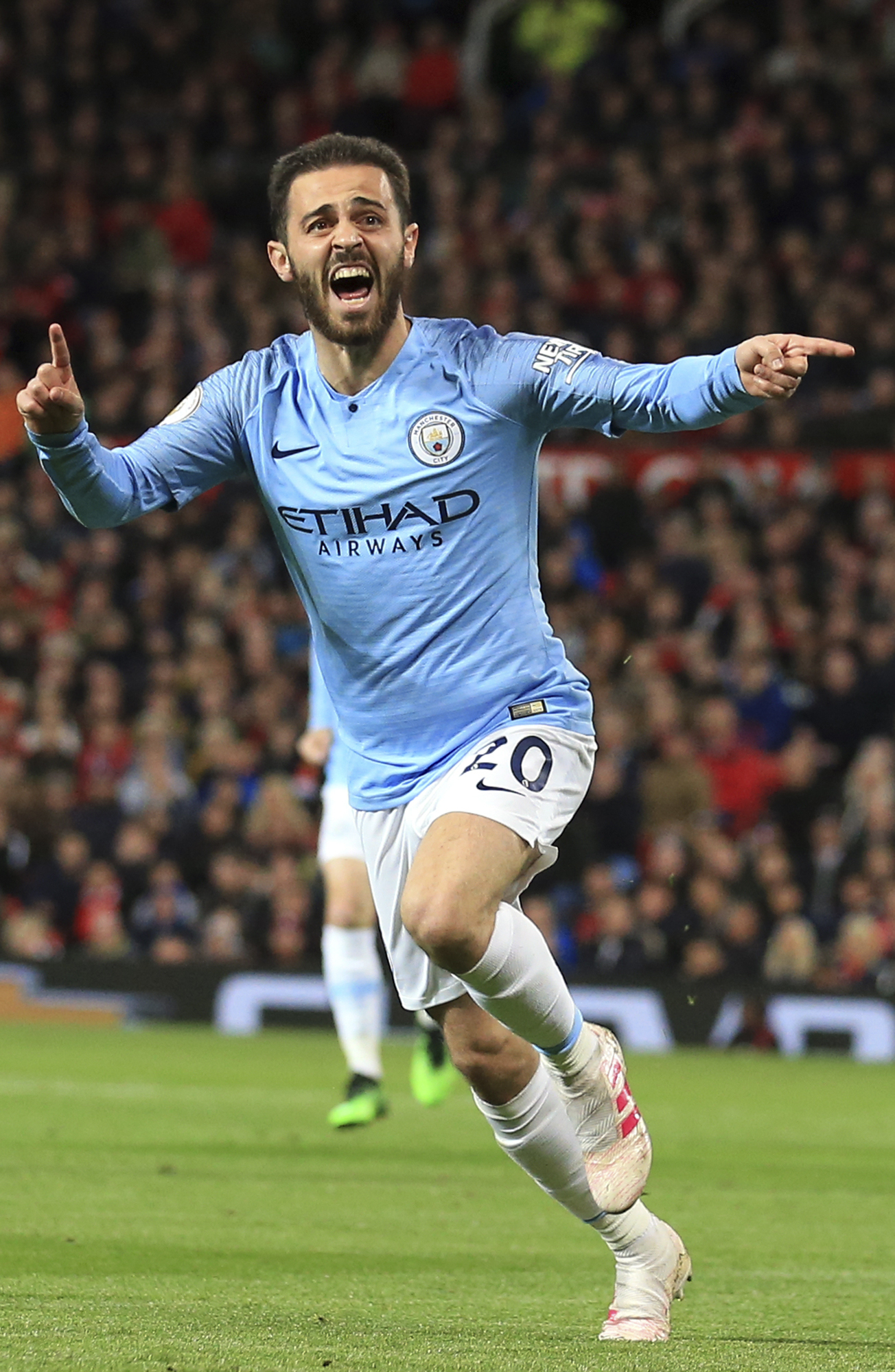 City beats United 2-0, back on top of Premier League