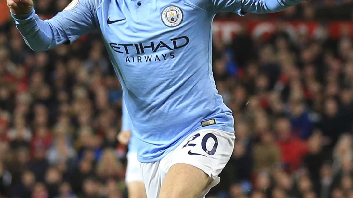 City beats United 2-0, back on top of Premier League