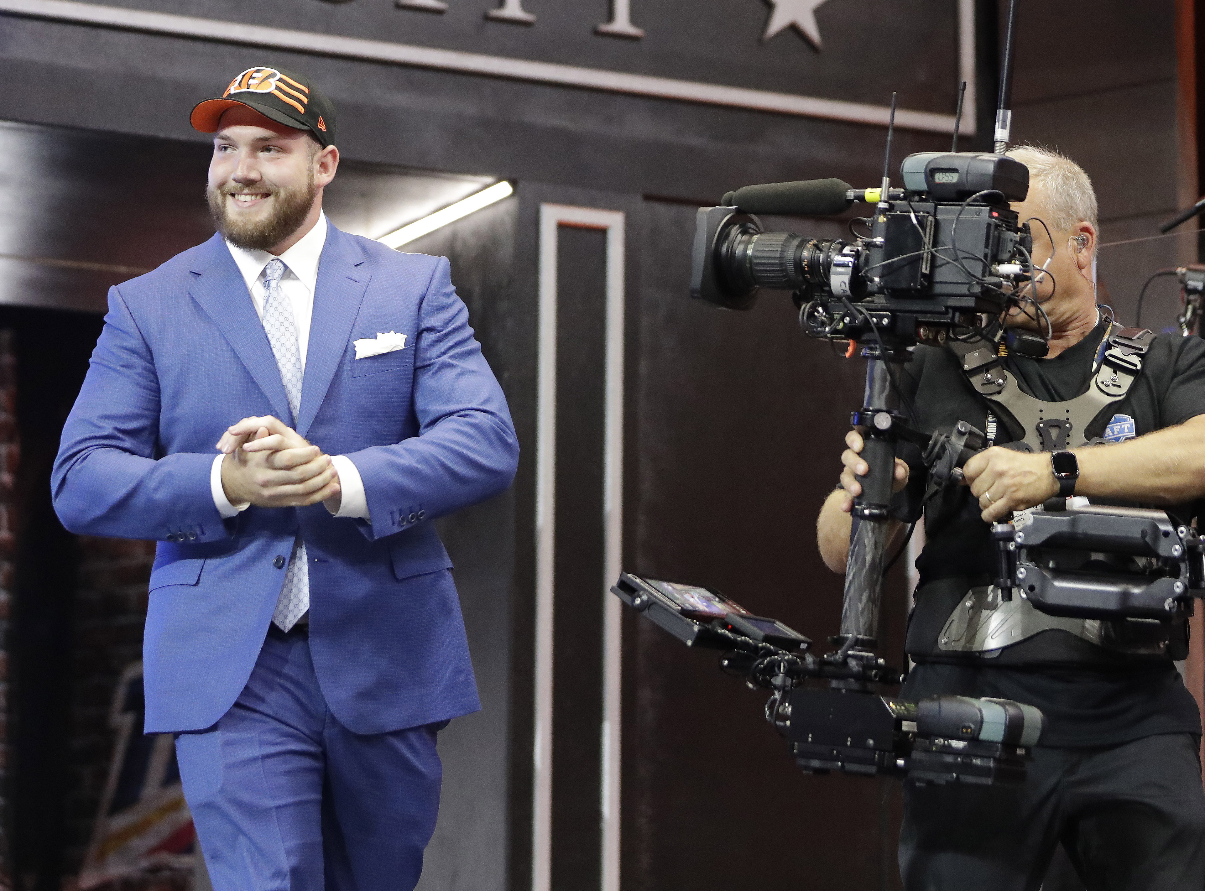 No QB this time: Bengals take tackle Williams in 1st round