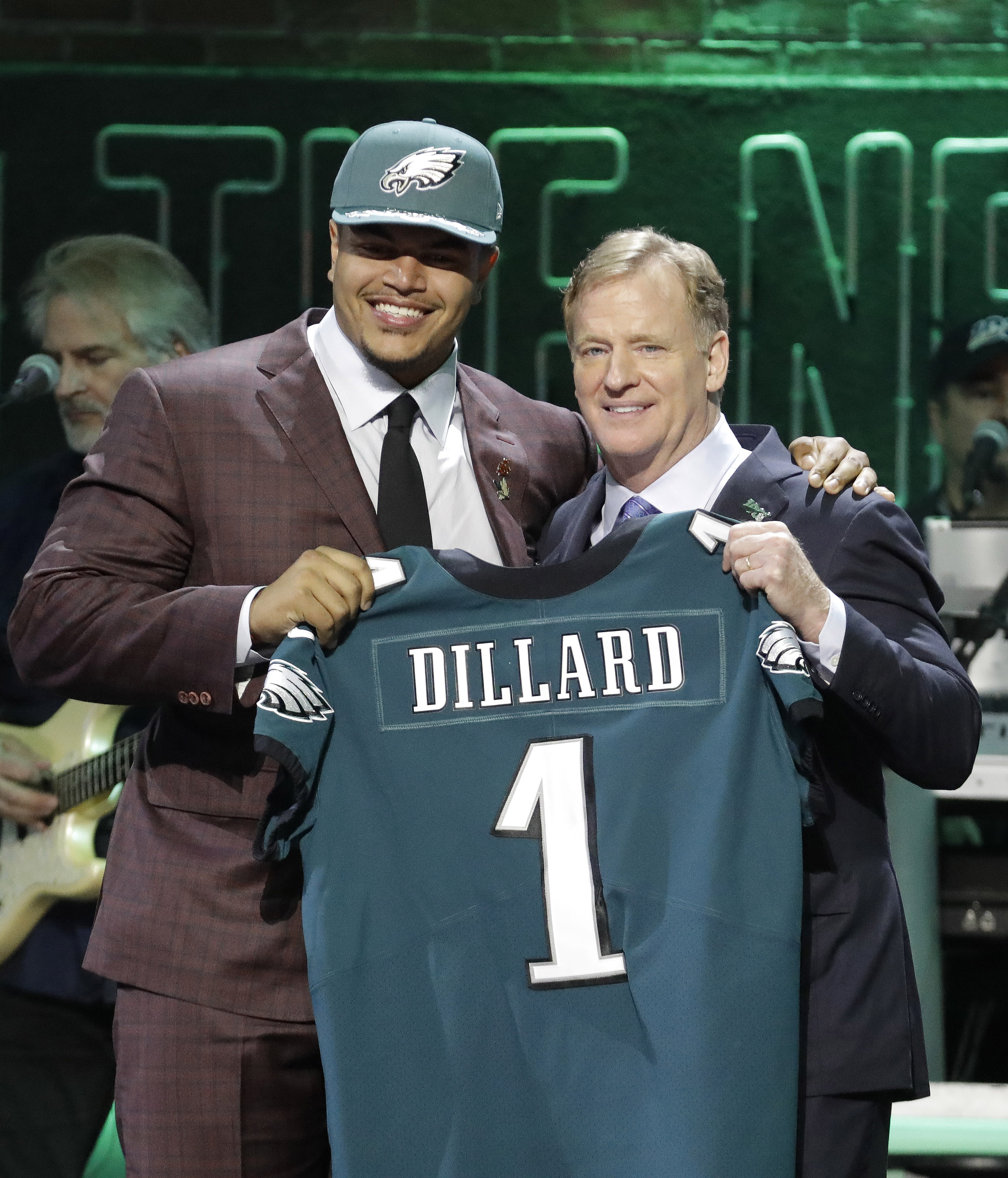 Eagles move up to get future left tackle Andre Dillard