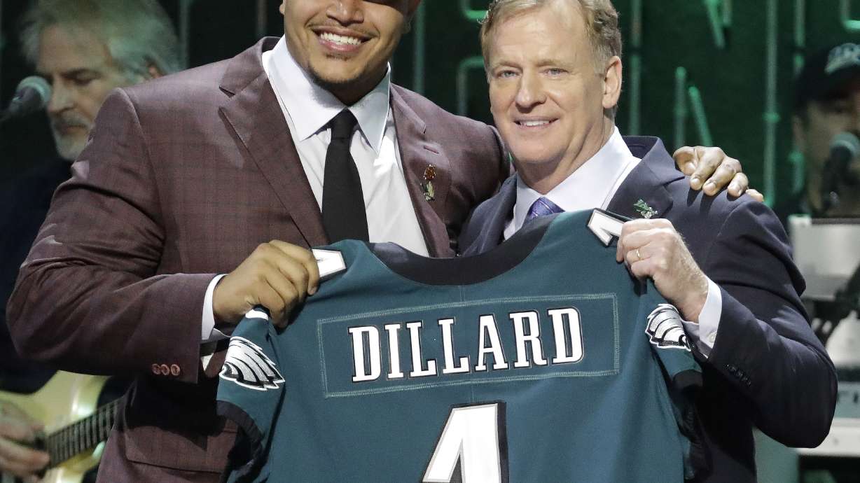 Eagles move up to get future left tackle Andre Dillard
