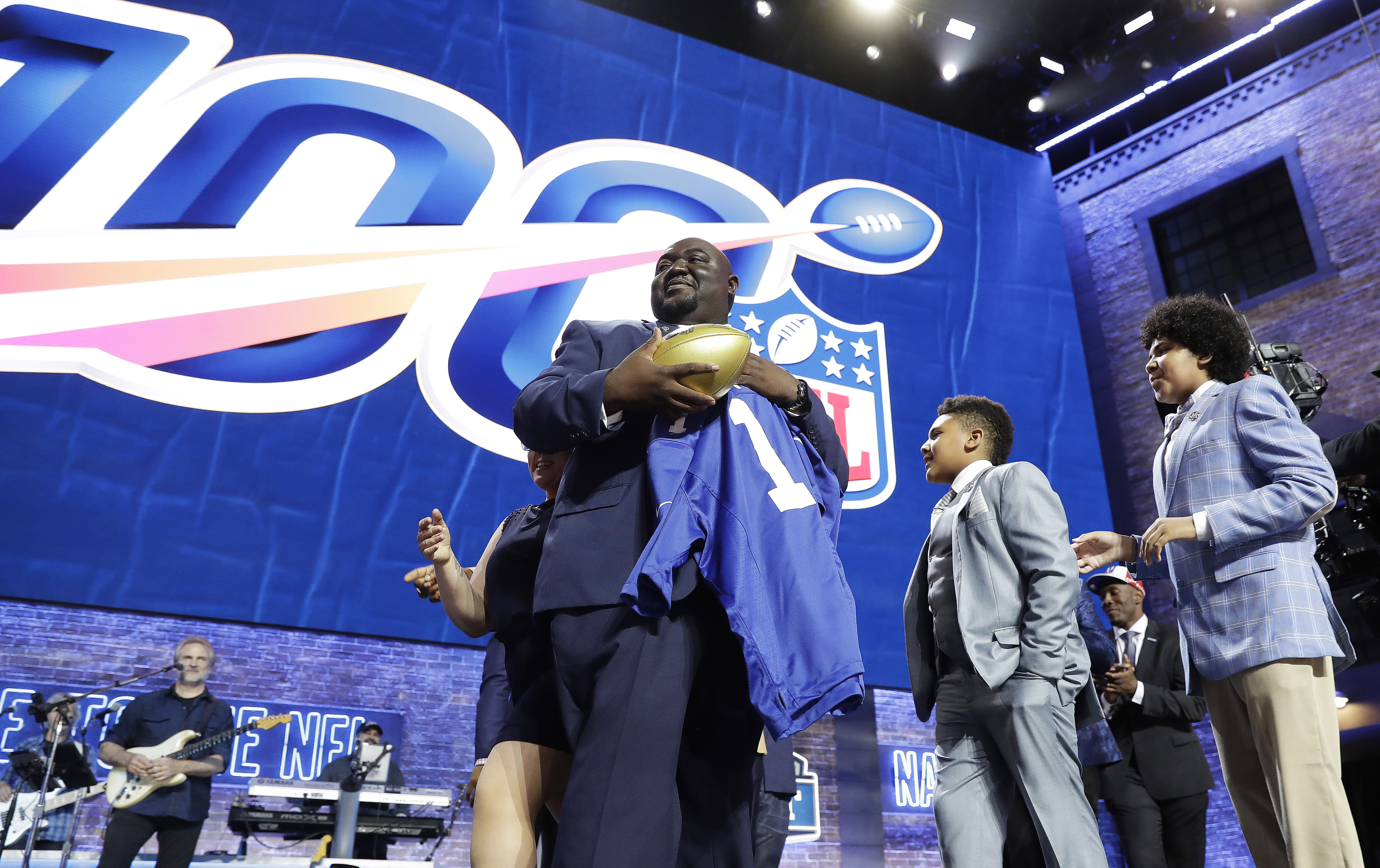 Giants take Ximines with only pick on Day 2 of NFL draft
