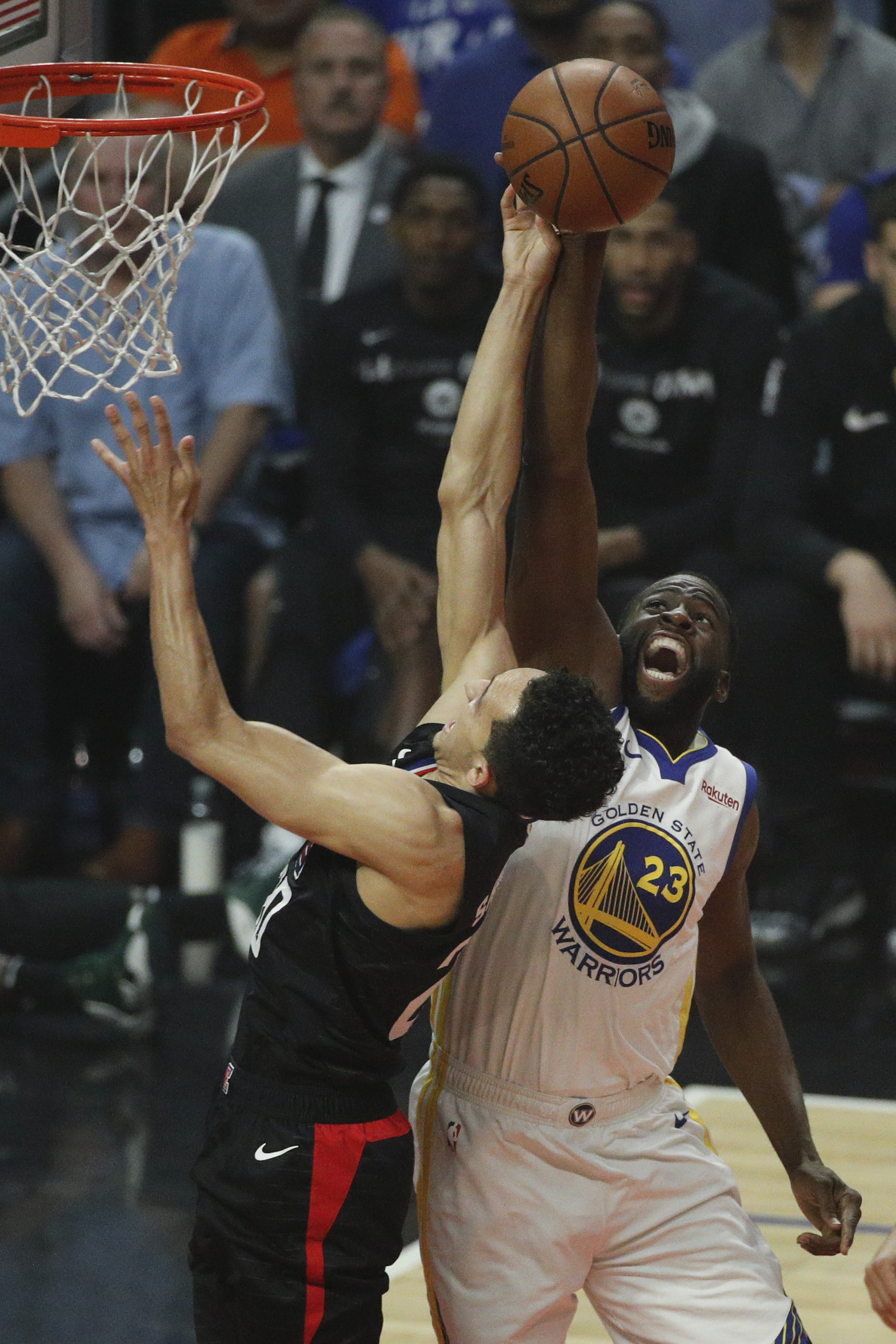 Durant has 50, Warriors beat Clippers 129-110; Rockets next