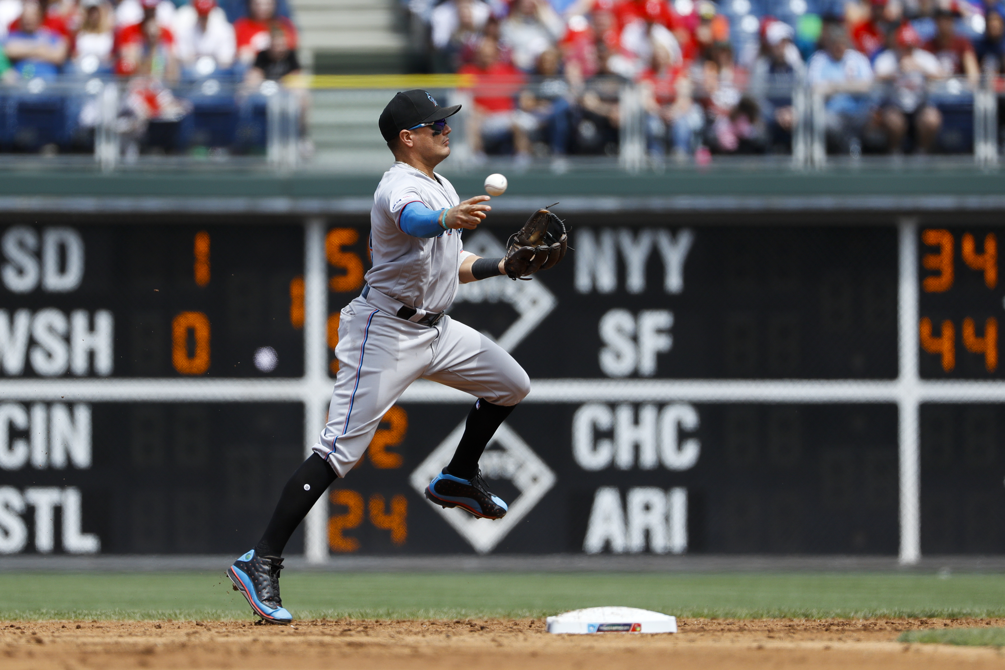 Eflin goes distance, Phillies beat Marlins 5-1