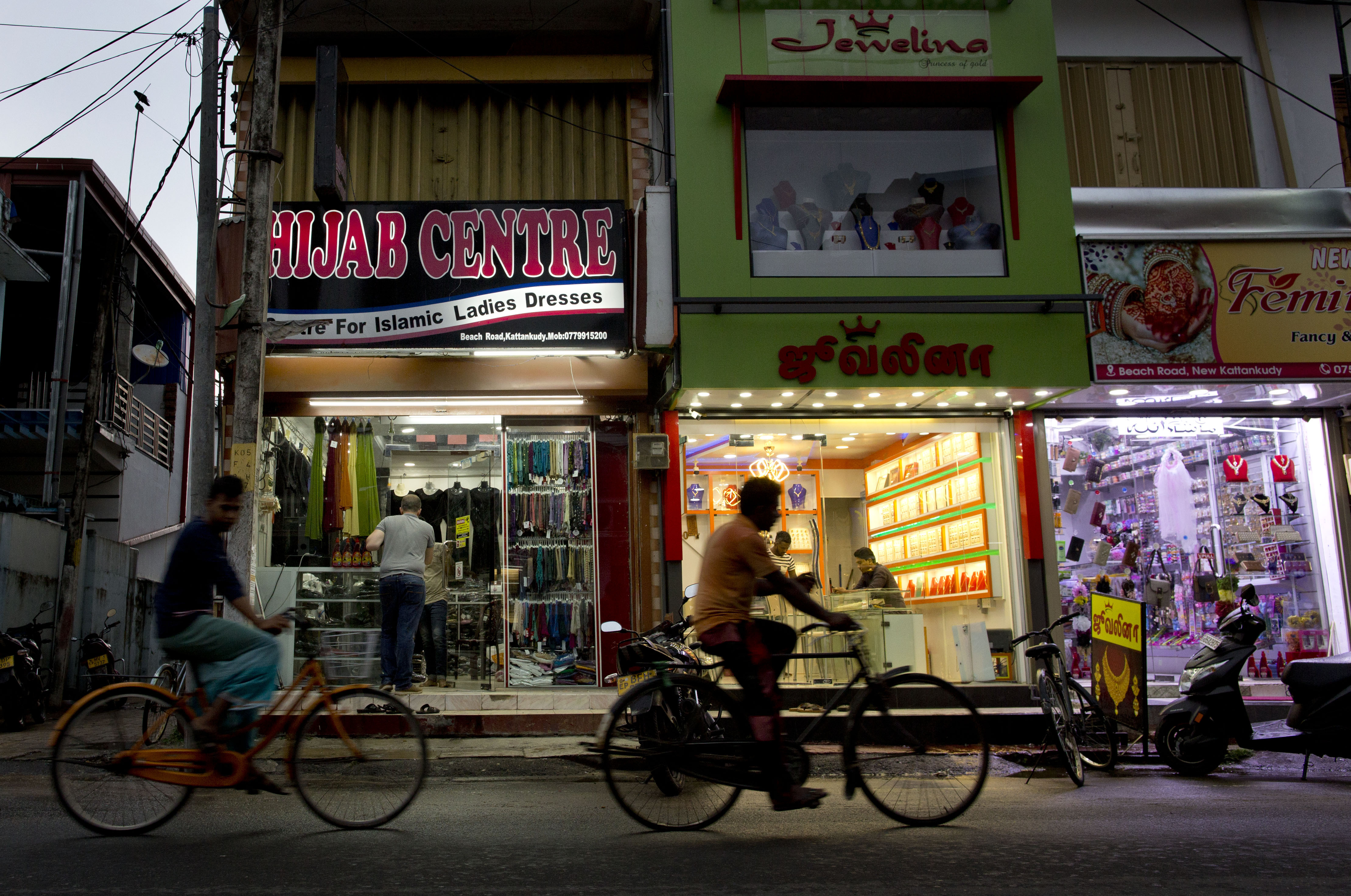 After Sri Lanka blasts, government targets the niqab veil