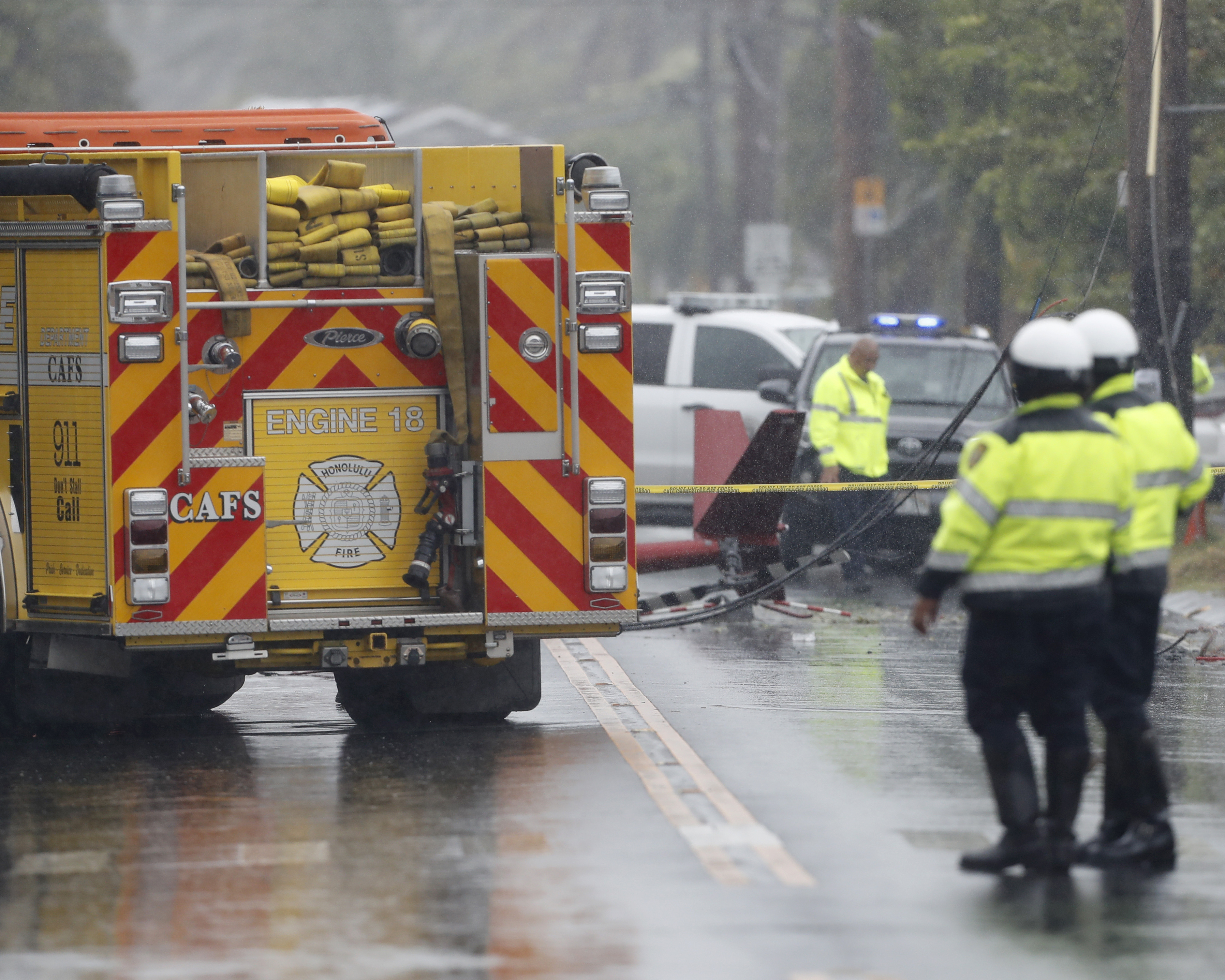 3 dead after tour helicopter crashes in Hawaii suburb