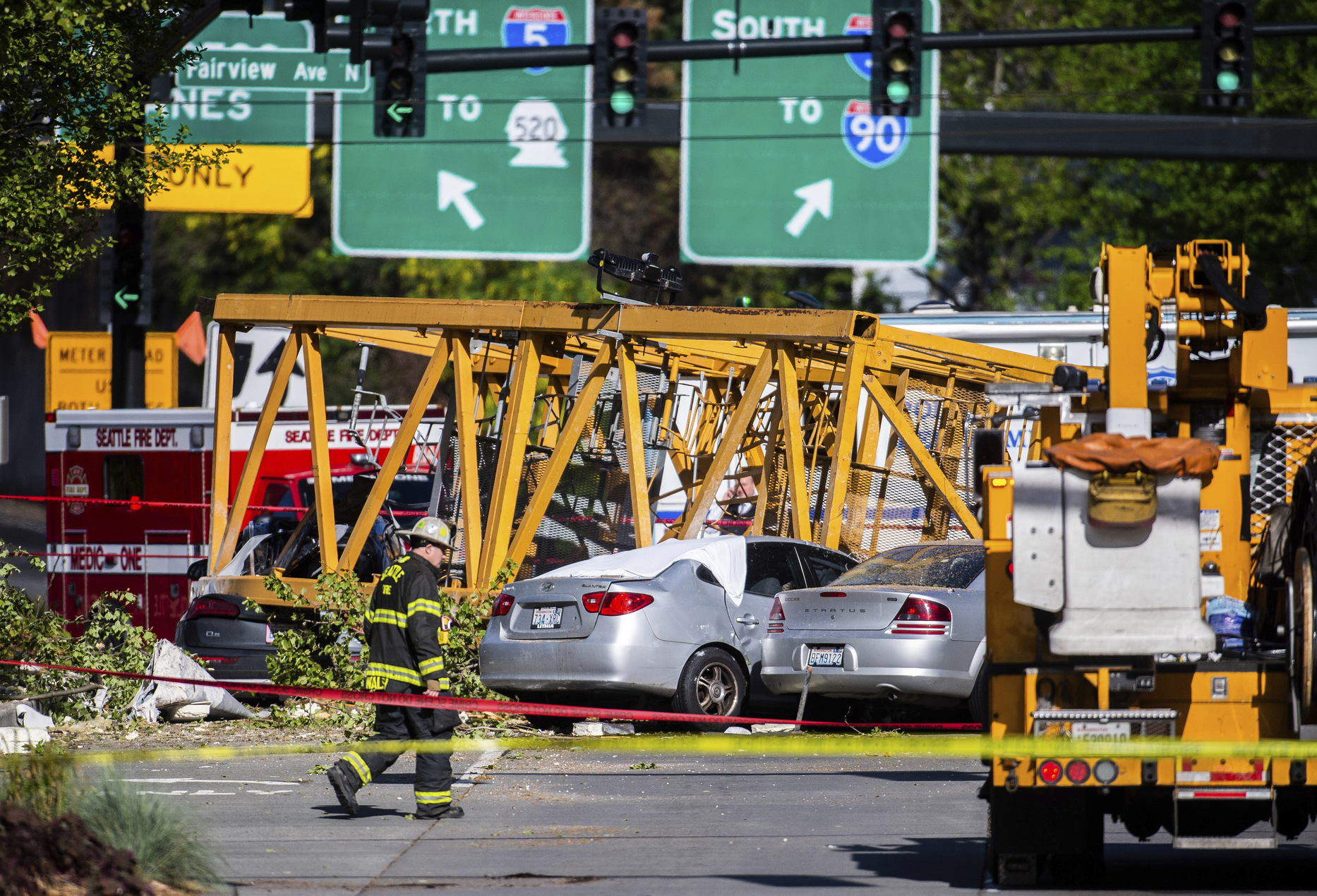 Experts: Missing pins possibly caused Seattle crane collapse