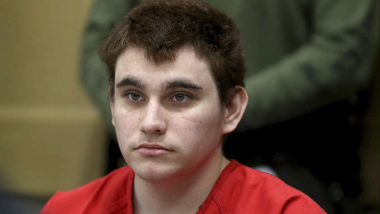 Florida massacre defendant's attorneys to remain for now