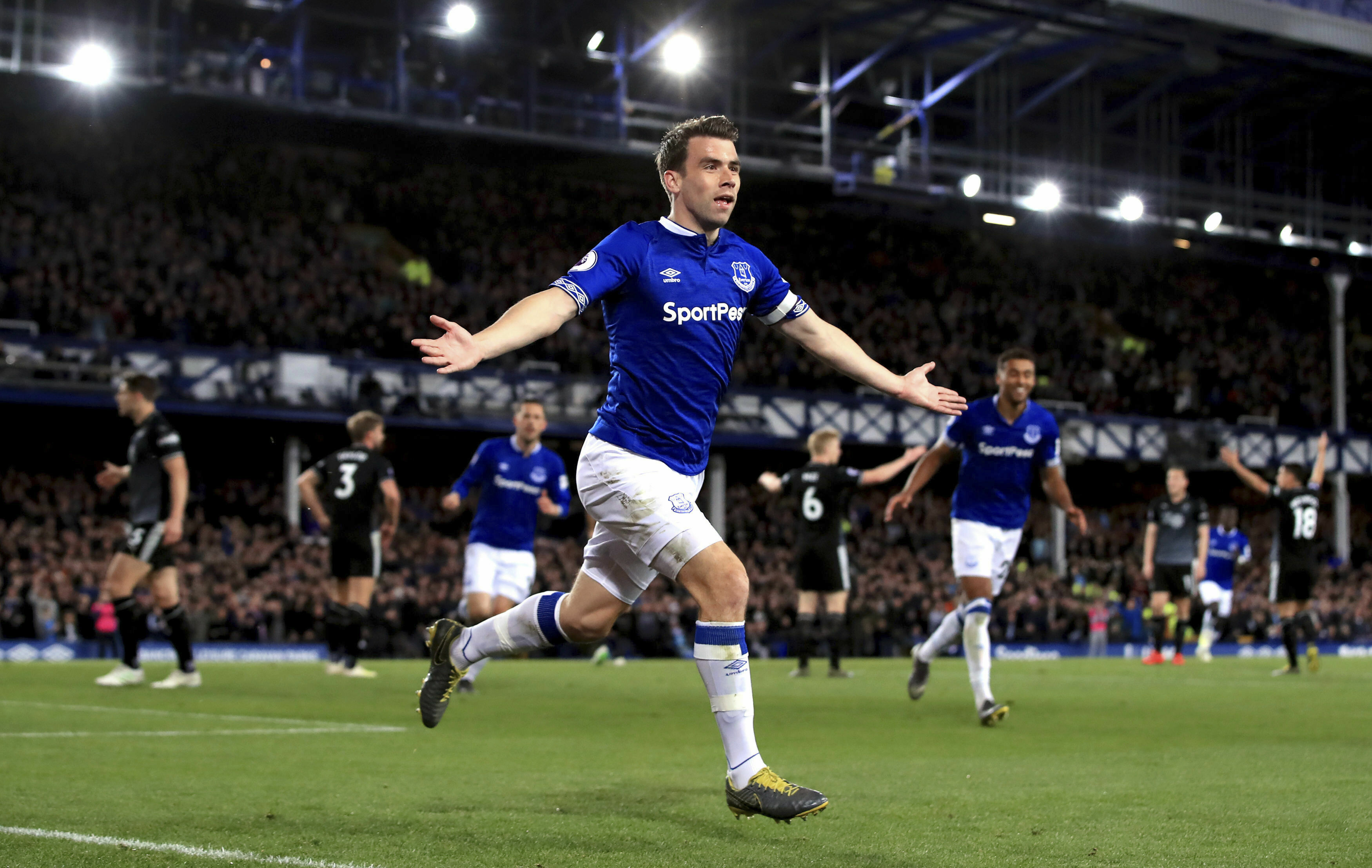 Everton beats Burnley 2-0, keeps alive Europa League hopes