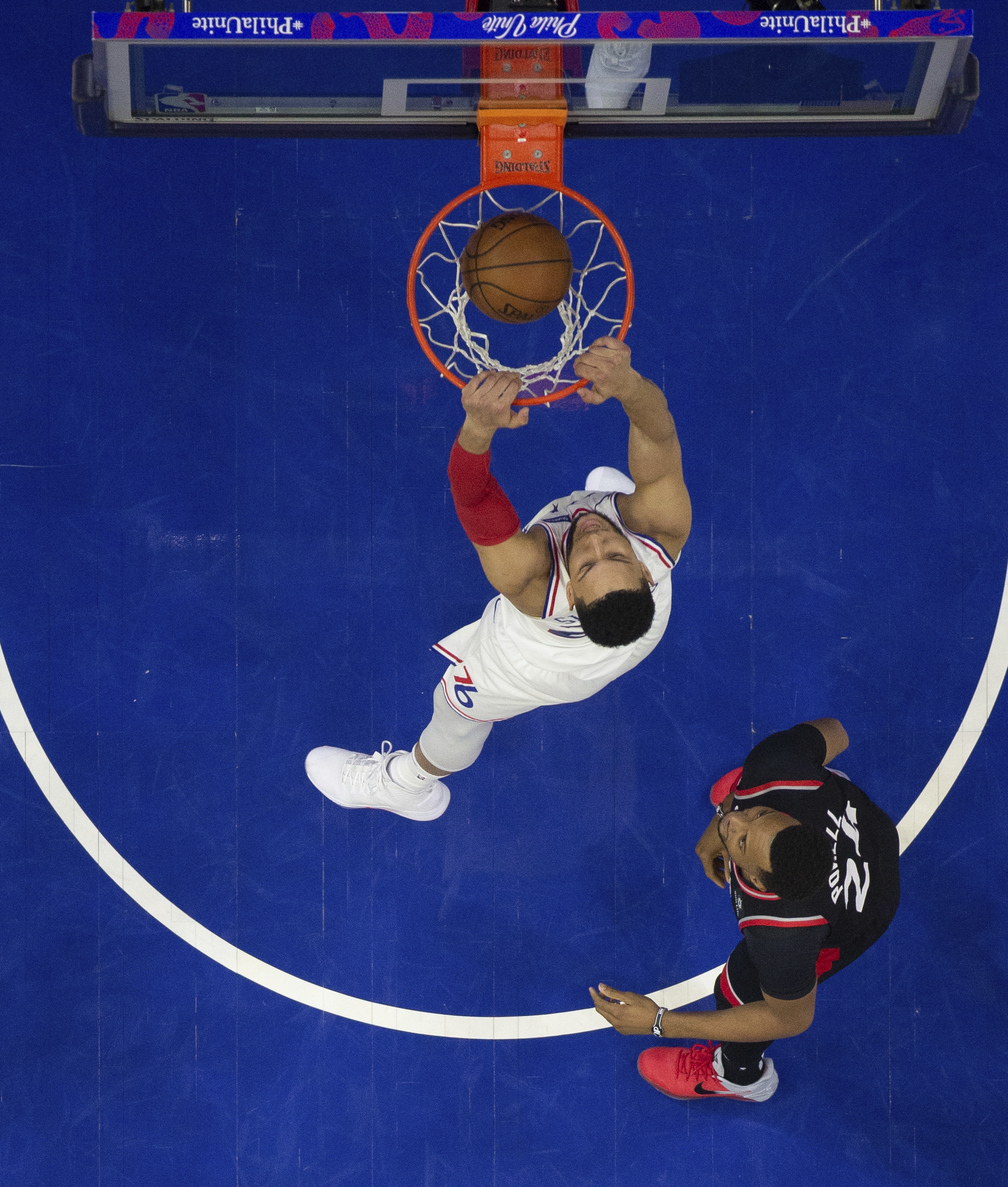 76ers' Ben Simmons penalized for elbowing Lowry in groin