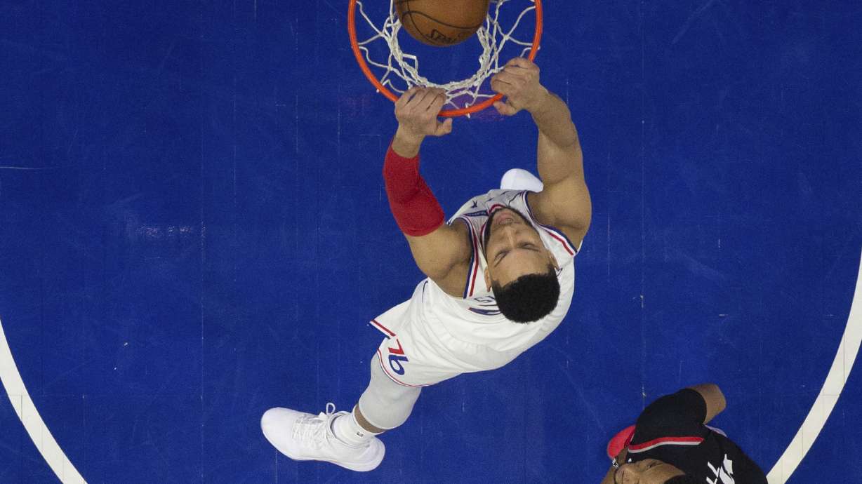 76ers' Ben Simmons penalized for elbowing Lowry in groin
