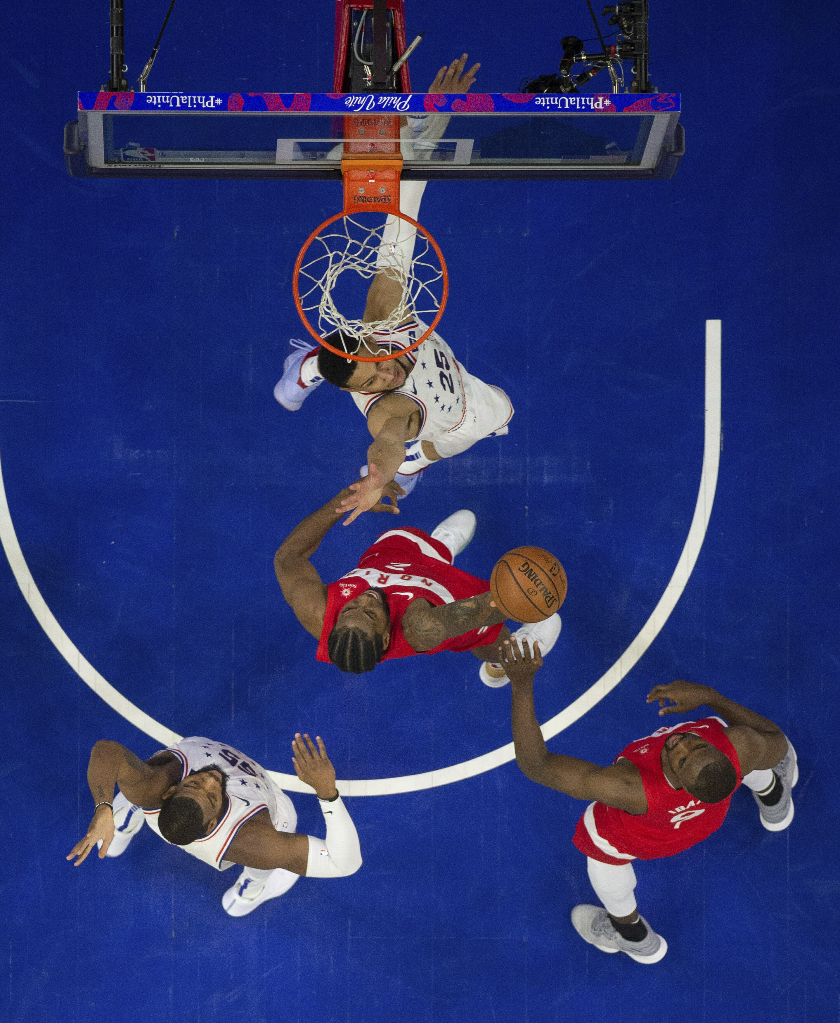 Leonard scores 39, Raptors beat 76ers 101-96 to tie series