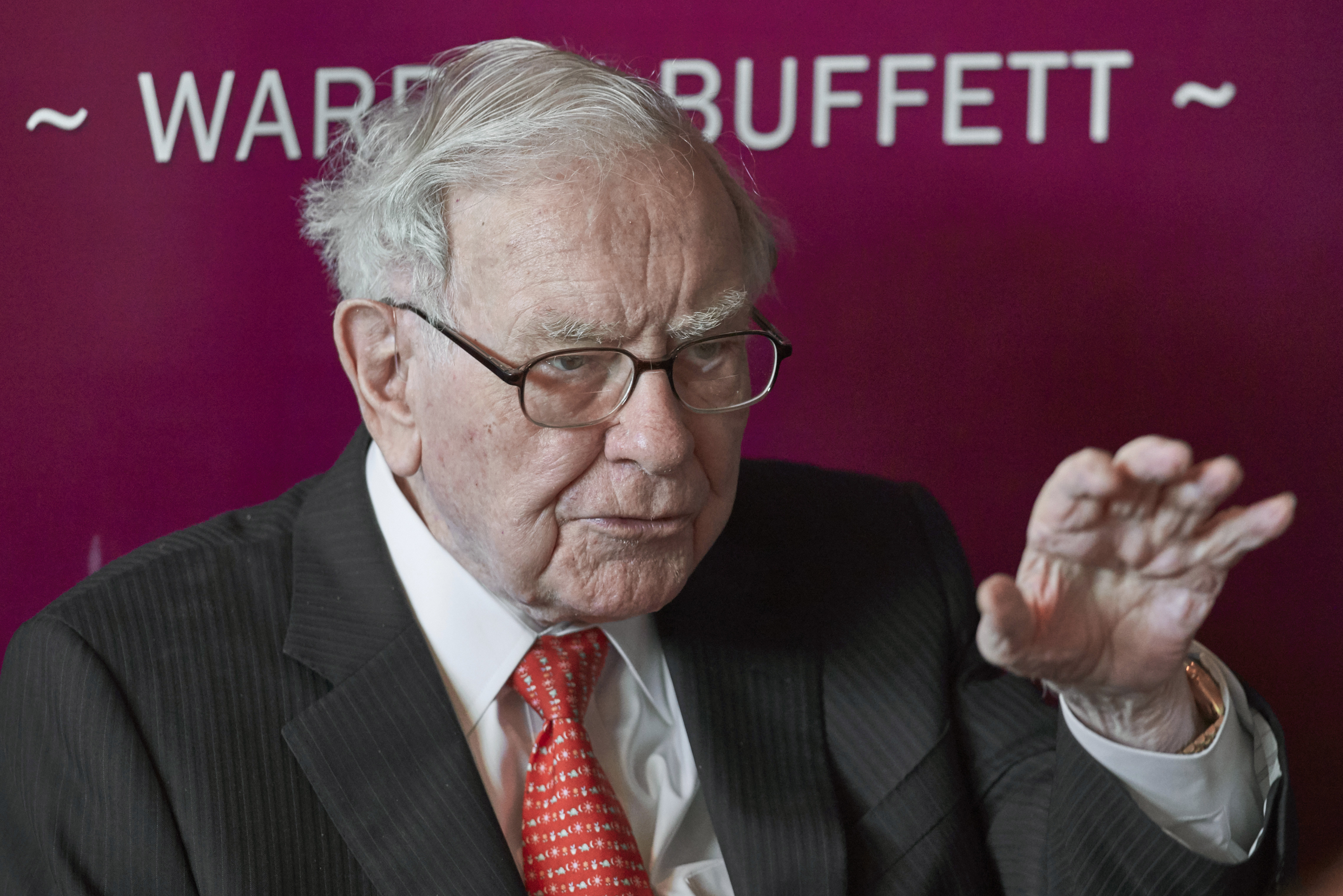 The Latest: Buffett says trade war would be bad for world