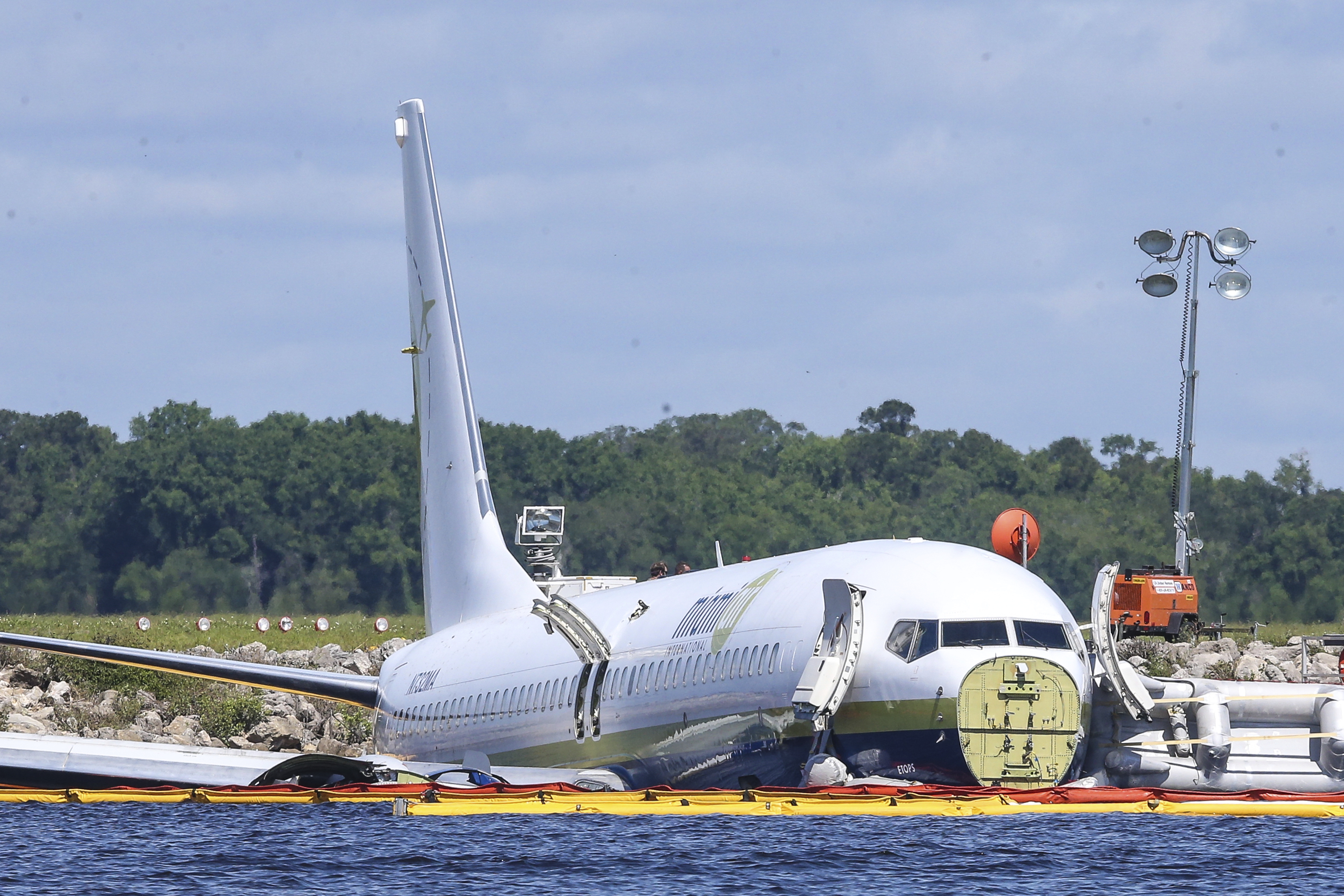 Deceased pets recovered from plane in Florida river