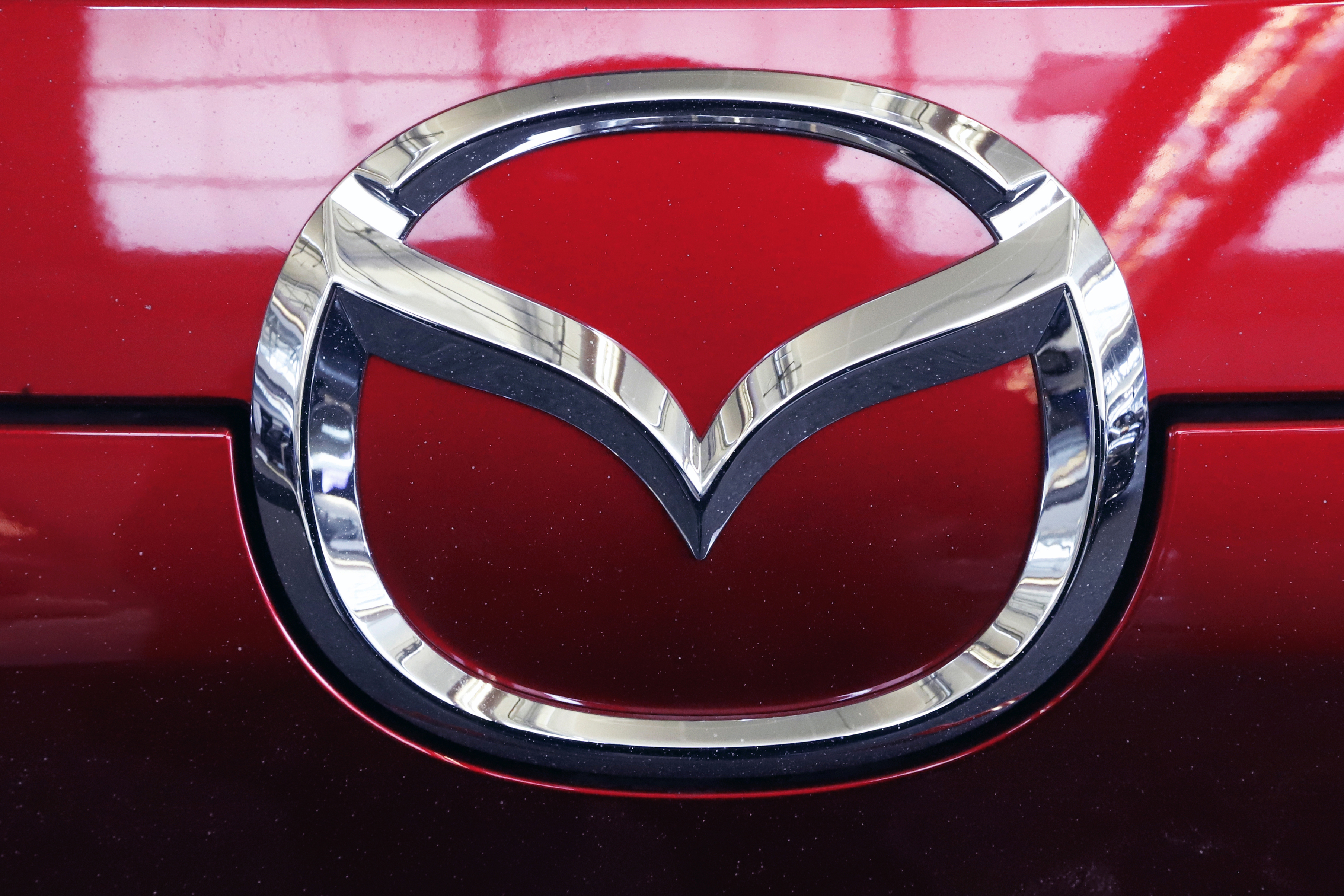 US probes inadvertent side air bag deployment on Mazda SUVs