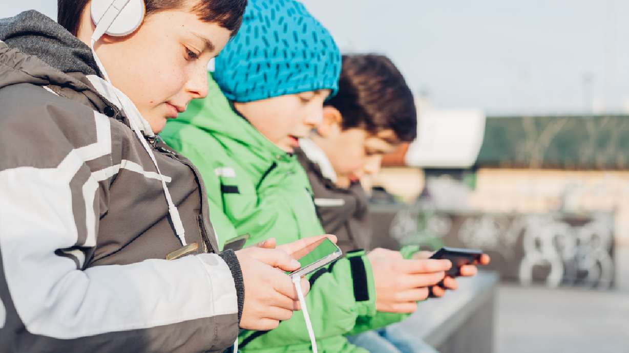 Smartphones are harming your children: here is how you can stop it