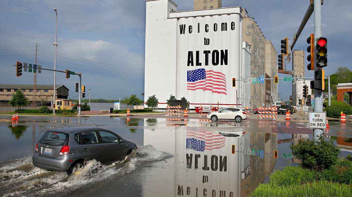 The Latest: Dark clouds on horizon for flood-weary Midwest